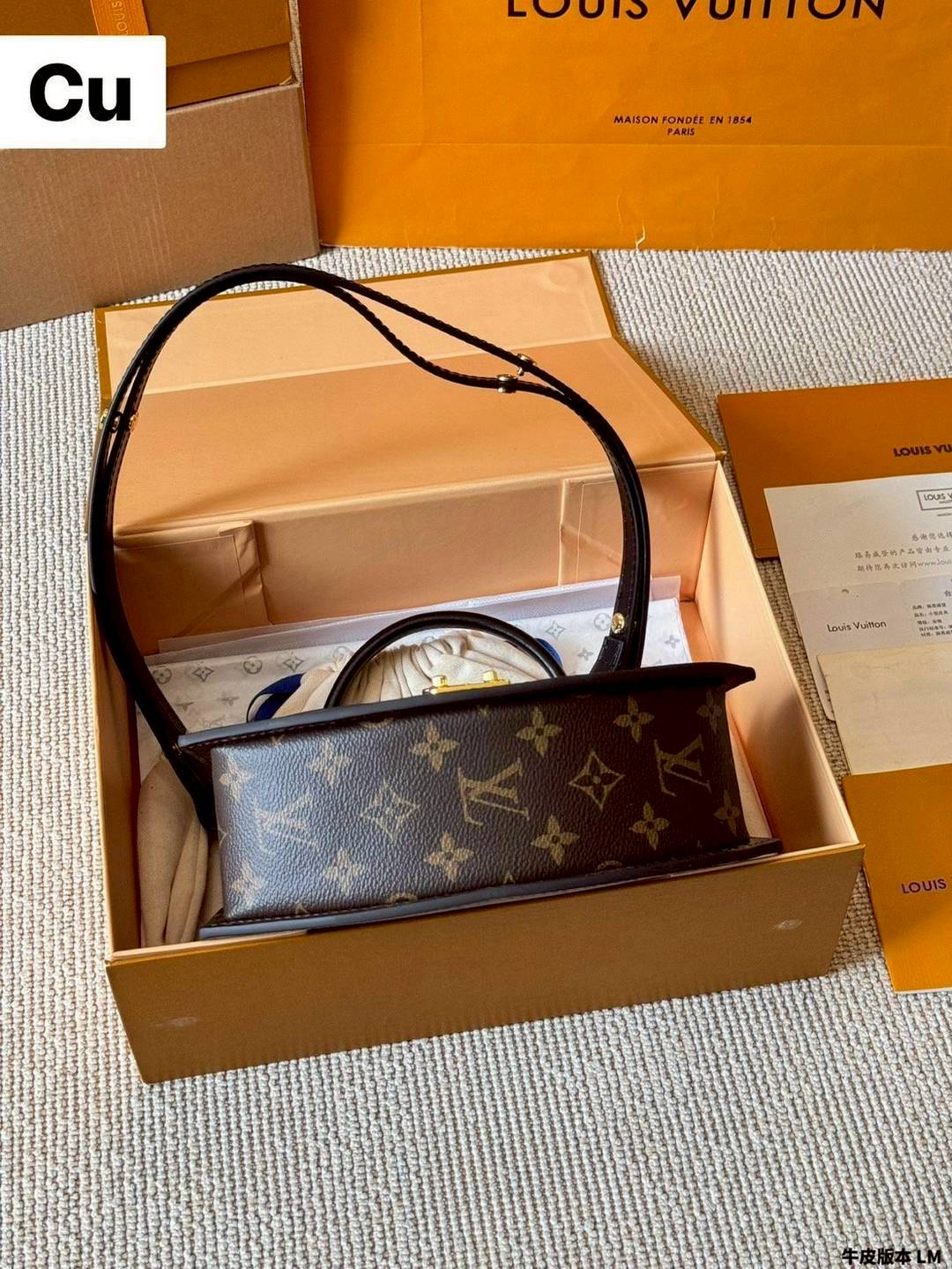 LV Tilsitt Bag Monogram Reverse Canvas กระเป๋าสะพายดีไซน์โค้งมนไอเท็มสุดหรู ขนาดกำลังดี พร้อมหูจับใช้งานได้สะดวกคล่องตัว มาพร้อมสายสะพายถอดได้ ปรับได้ตามชอบ สะดุดตาสุดไอคอนิก