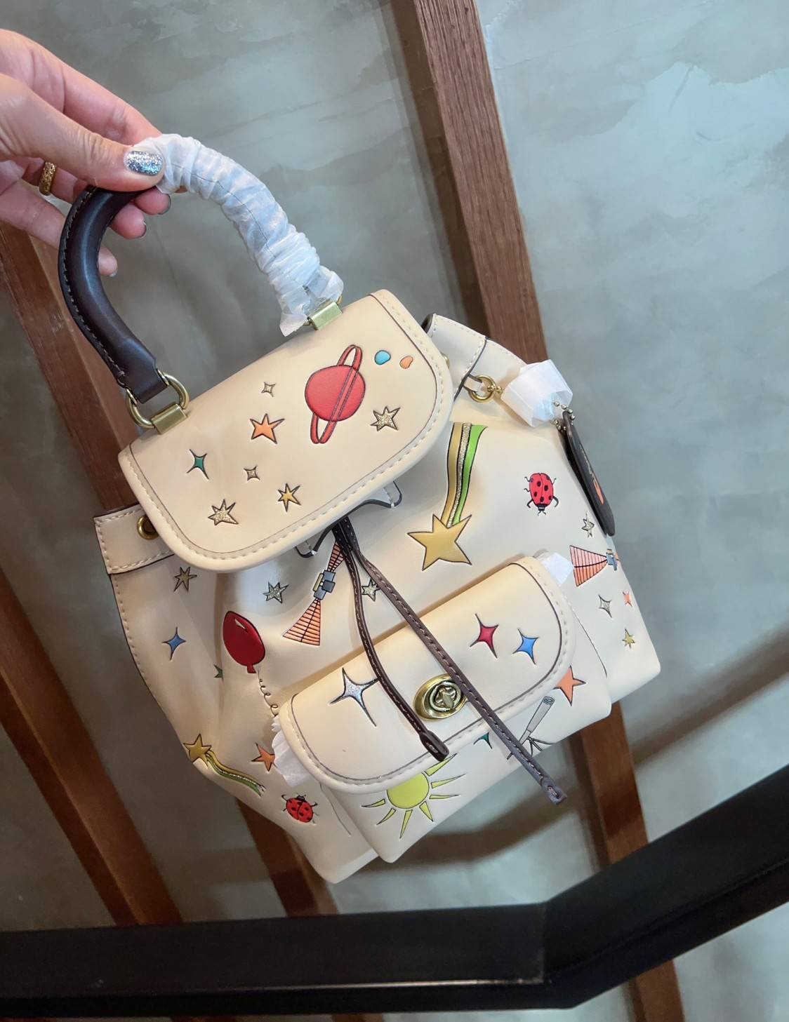 COACH X Observed By Us Riya Backpack 21 In Colorblock CK400 พร้อมส่งที่ไทยก่อนใคร กระเป๋าวสะพายหลังแบบมีหูหิ้ว หนังแท้อย่างดี หนังนิ่มละมุนมือมากค่ะ ไม่แข็งทื่อๆนะคะ!