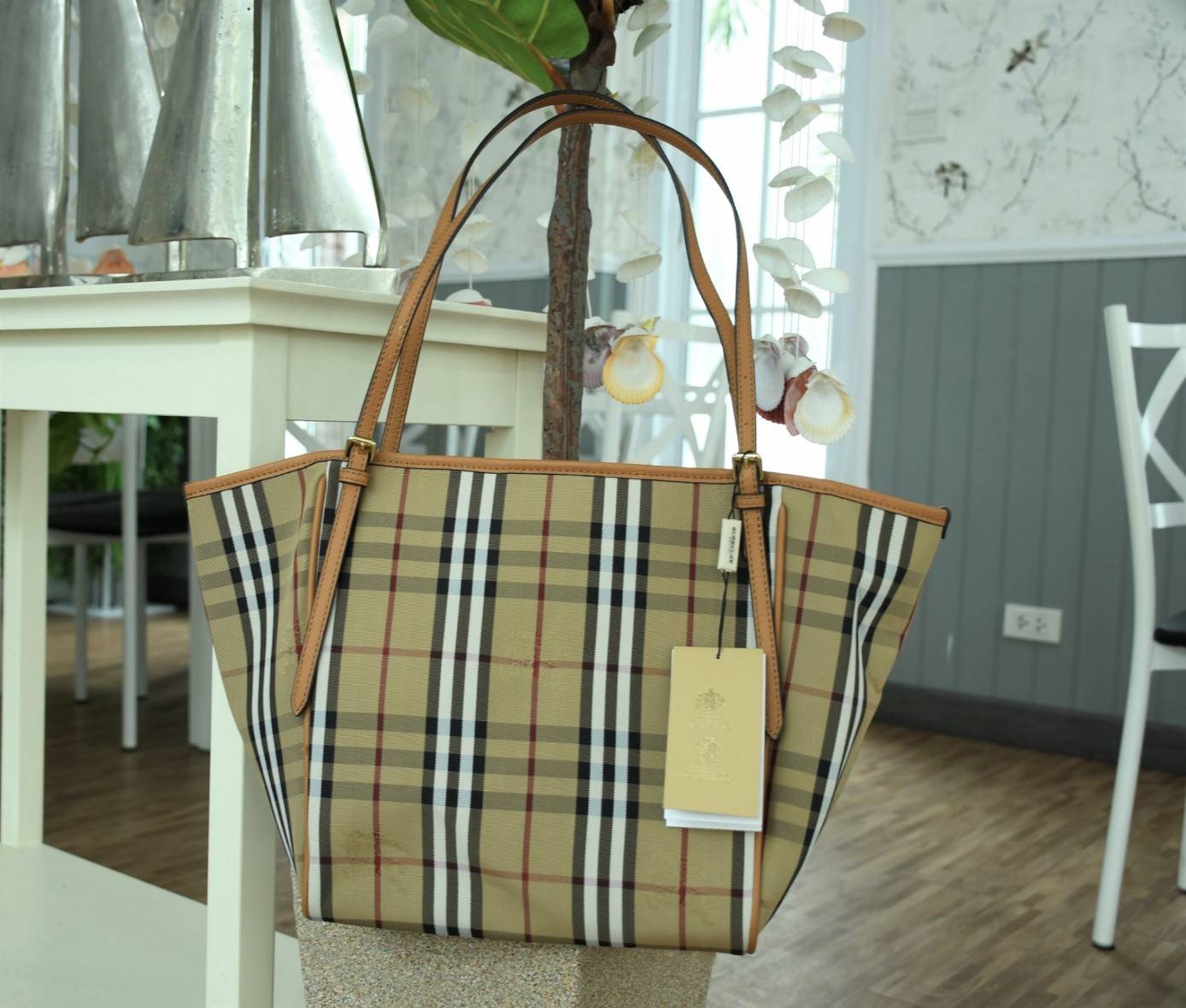 พรีเมี่ยมกิ๊ฟแท้ Burberry New War Horse Check Tote Gift Bag