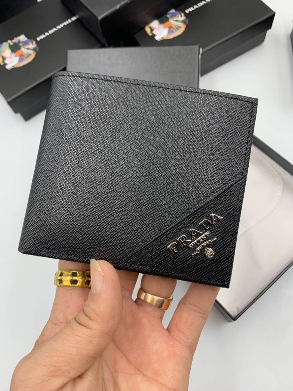 VIP หนังแท้ 】PRADA Saffiano Bifold Wallet logo plaque bi-fold men wallet