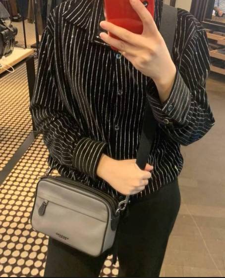 3สีเข้าใหม่งานคุณภาพอีกแล้วคับท่านน ทั้งสี ทั้งหนังสวยมากๆค่าา!! COACH GRAHAM CROSSBODY BAG ((39946)) พร้อมส่ง! กระเป๋าสะพายแบบครอสบอดี้ร์ ใช้ได้ทั้งชาย//หญิง หนังแท้อย่างดี เรียบหรูค่ะ ด้านหน้ามีช่องซิปซ่อนให้หนึ่งช่อง ช่องซิปหลักกว้าง ใส่ของจำเป็นได้ครบ