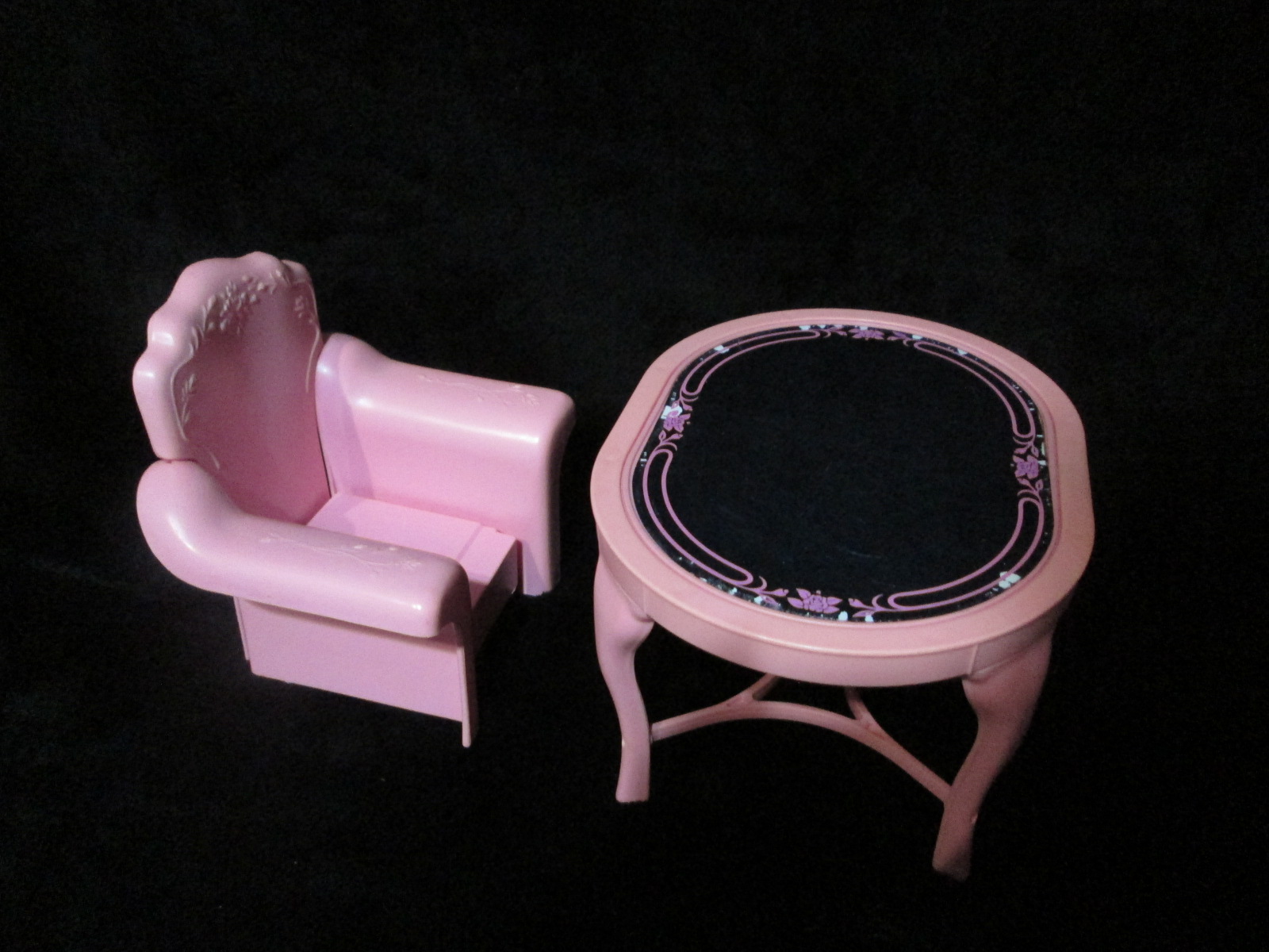 Barbie's Coffee Table with Couch เฟอร์นิเจอร์บาร์บี้แท้มือสองสภาพดี