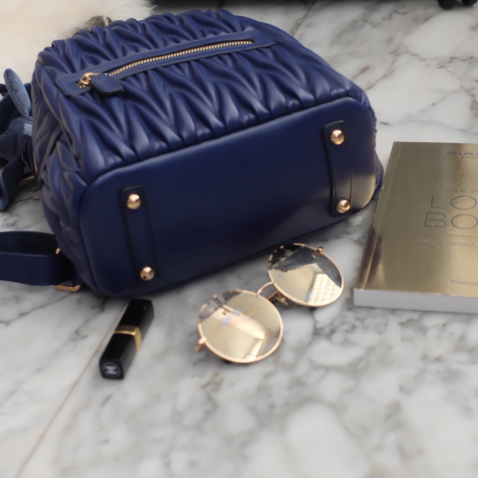 KEEP ' Paris ' backpack 🎒👟 เป้ หนังแกะแท้ ระดับตำนาน ที่ครองใจสาวๆ เป็นอันดับหนึ่ง งานดี งานคุ้ม ต้องใบนี้เลย =>> กระเป๋า หนังแกะแท้เนื้อดี งาน handmade เย็บแบบฝีมือต่อฝีมือ เพิ่อให้ได้ใบนี้ =>> ตัวกระเป๋าน้ำหนักเบา ด