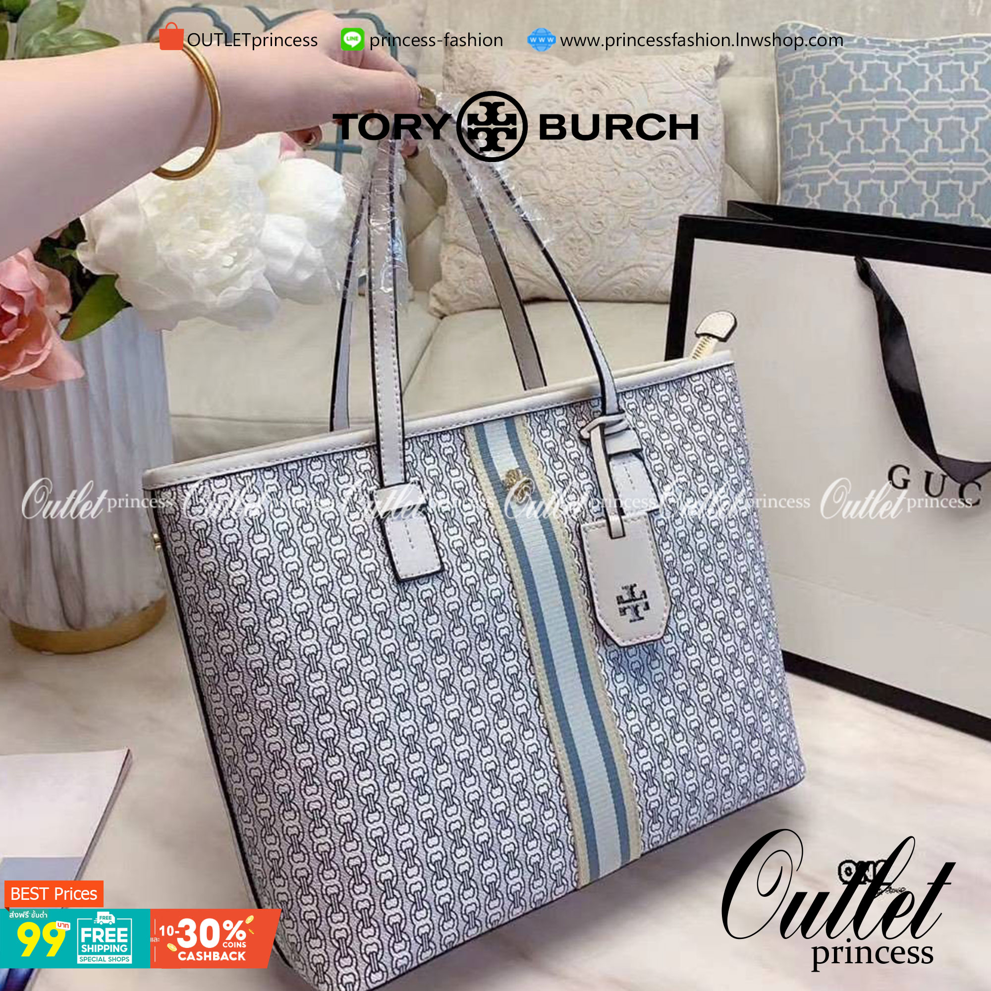 TORY BURCH TOTE BAG กระเป๋าสะพายไหล่ทรงชอปปิ้ง รุ่นขายดีอันดับ1 ของแบรนด์นี้นะคะ ทรงคลาสสิค ฮิตตลอดกาล ทรงสวยขนาดกำลังดี ตัวกระเป๋า วัสดุหนัง Pu ด้านหน้าติดโลโก้แบรนด์ /ประดับด้วยพวงกุญแจหนัง ตัดแถบแนวเส้นตรงวัสดุผ้าแคนวาส เปิดปิดด้วยซิปรูด ภายในช่องหลัก 
