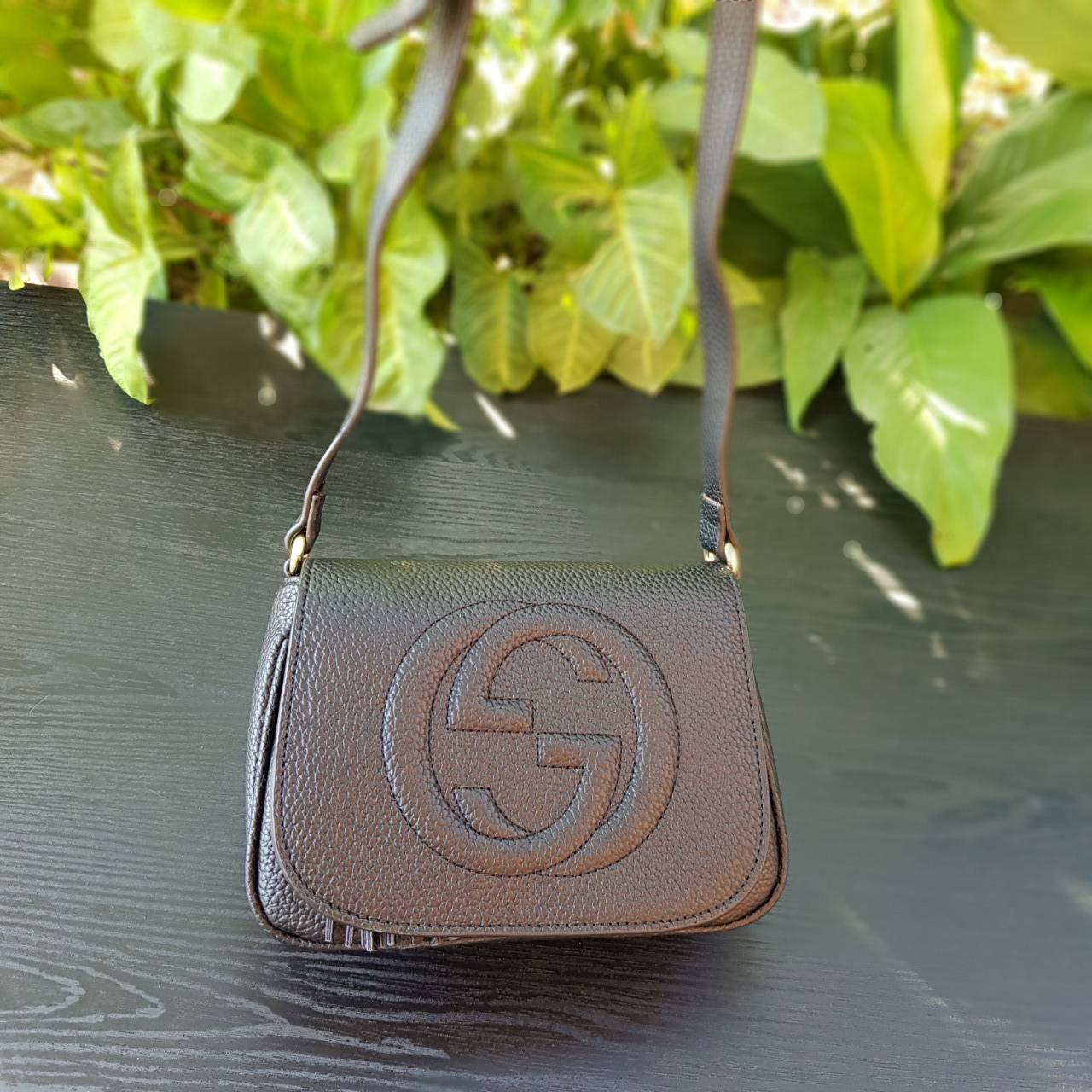 GUCCI Soho small leather disco bag กระเป๋าสะพายครอสบอดี้ทรงสวย ขนาดกำลังดี ใช้งานง่าย เข้าได้กับทุกลุค สายหนังยาวปรับระดับได้ตามการใช้งาน