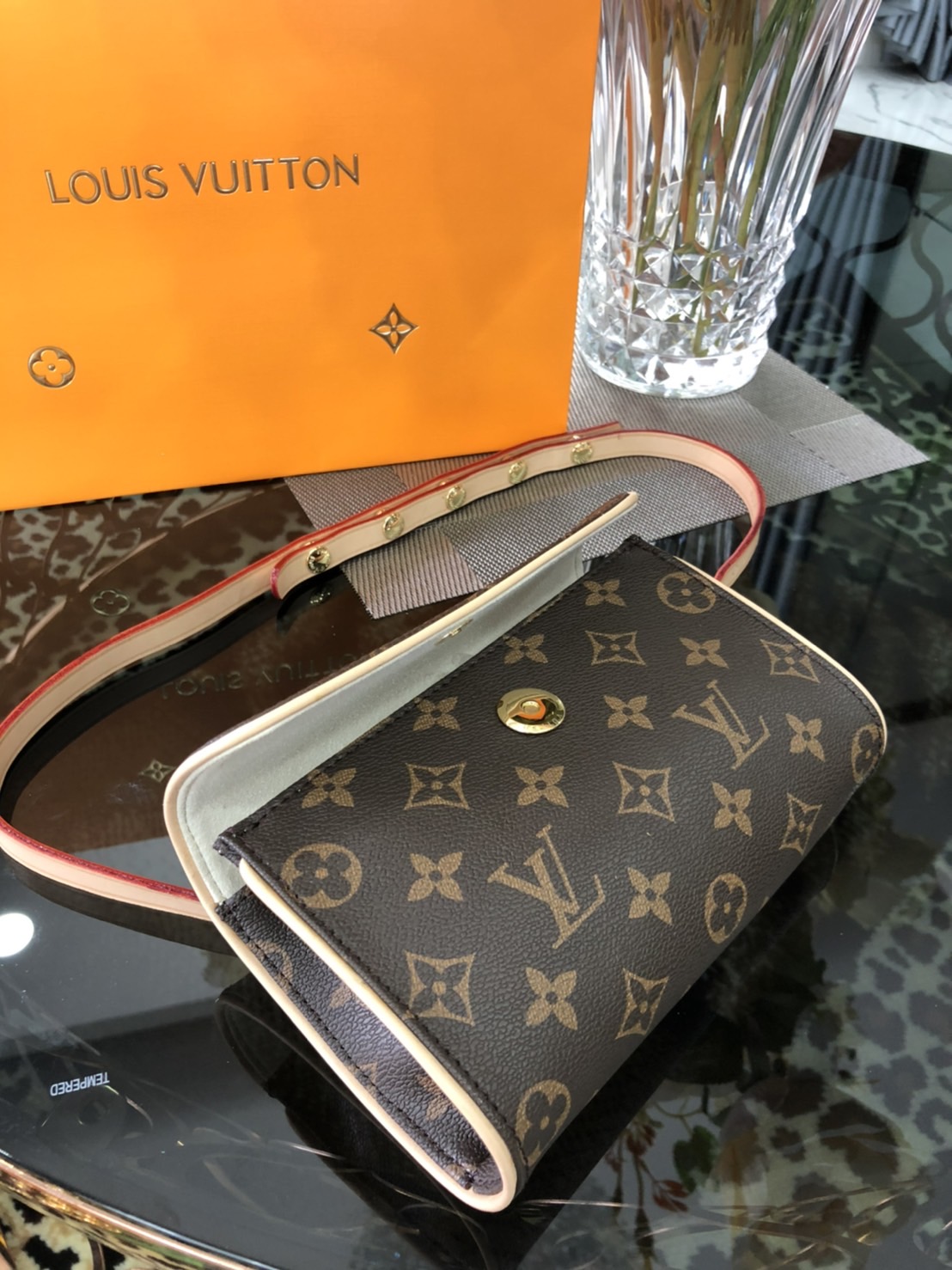 VIP 】หนังแท้ Louis Vuitton Mono Pouchette Florentine Belt Bag กระเป๋าคาดเอวหนังแท้สุดหรู มีจำกัดนะคะ