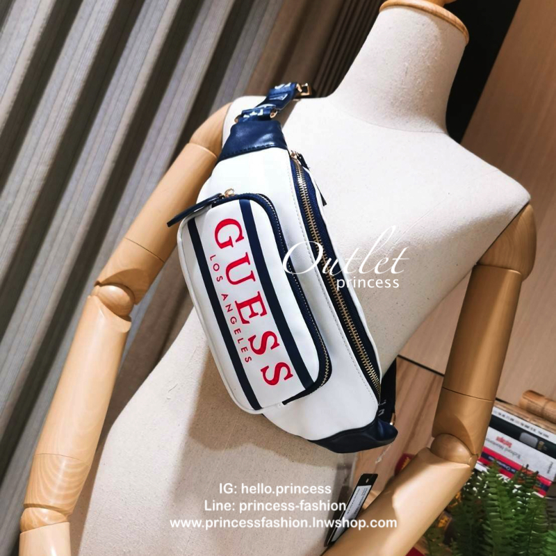 GUESS FACTORY MARISOLL GYM LOGO FANNY PACK กระเป๋าสะพาย/คาดเอว/คาดอกรุ่นใหม่ดีไซน์ยอดนิยมจาก GUESS FACTORY วัสดุหนังเเกะสังเคราะห์แบบนิ่มเปิดปิดด้วยซิป ด้านหน้ามี Pocket 1ช่องซิป ภายในมีโลโก้และช่องซิป สะพายได้หลายแบบไม่จำเจ จะสะพายไหล่ คาดอก คาดเอวก็ดูดี