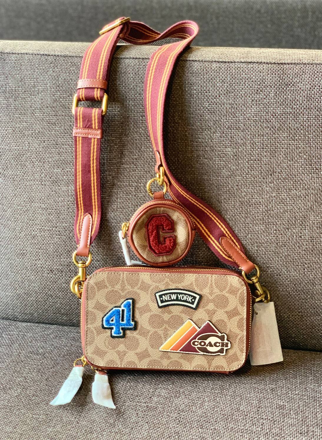 COACH CHARTER SLIM CROSSBODY IN SIGNATURE CANVAS WITH PATCHES ((C6744)) 📌พร้อมส่งที่ไทย สวยก่อนใครไปเลยยค่าา! 🌈จัดส่งพร้อมกระเป๋าพวงกุญแจแบรนด์แบบมีซิปอีกหนึ่งใบ กระเป๋าสะพายแบบครอสบอดี้ร์ หนังแท้สวย