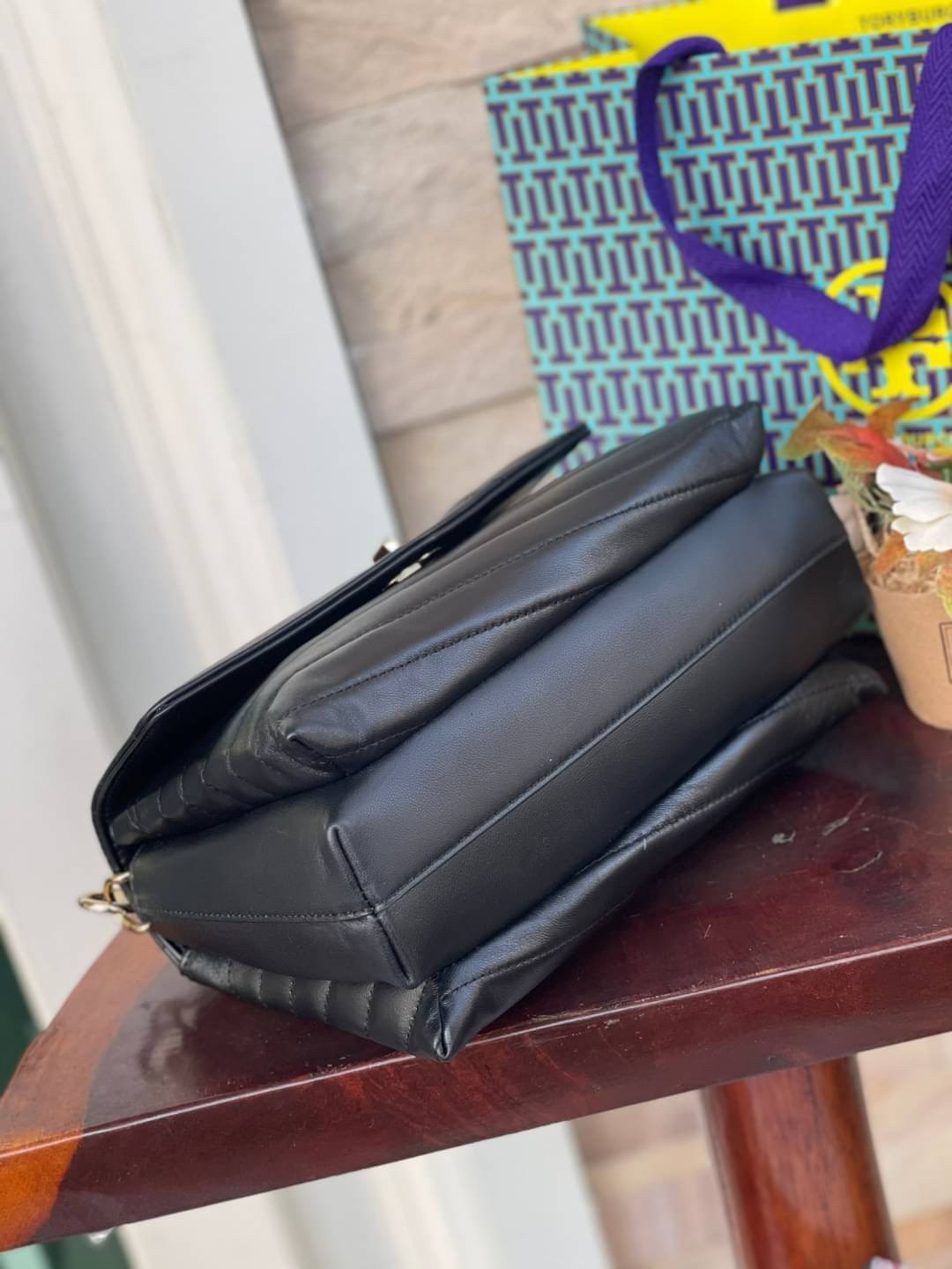 ของแท้ 💯% TORY BURCH Kira Chevron Top-handle Satchel กระเป๋าหนังแกะ สัมผัสนุ่มควบคู่กับดีไซน์อันเป็นเอกลักษณ์ กระเป๋าถือทรงสวยที่มีดีไซน์อันเป็นเอกลักษณ์ไม่เหมือนกับที่ไหน