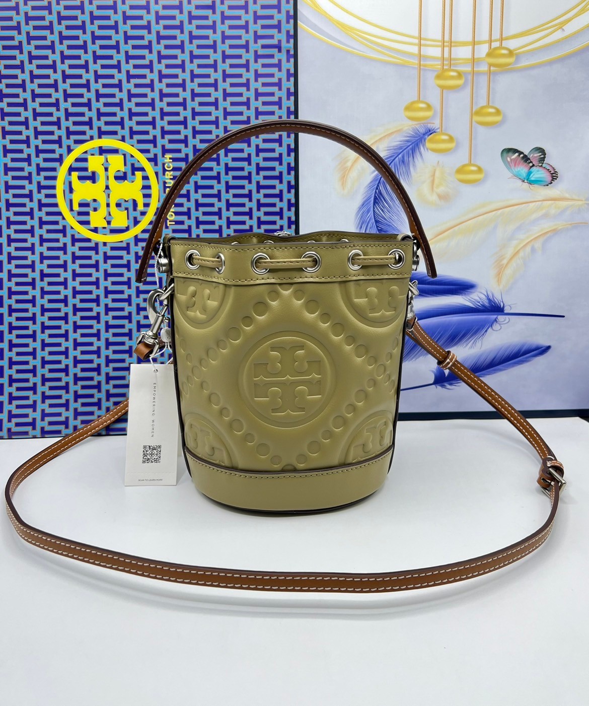 6 สี Tory Burch Puffy Mini / Tory burch T Monogram Puffy Patent Mini Bucket Bag / Tory Bucket Bag กระเป๋าบัคเกต size เล็ก โดดเด่นด้วยโลโก้ตัวนูนปั๊มด้านหน้า