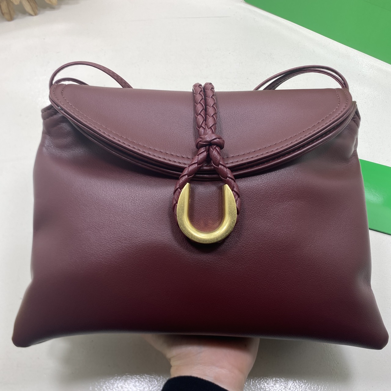 ORI หนังแท้ | Bottega Veneta Liberta Bag / BV Crossbody Bag กระเป๋าสะพายสุดชิค ดีไซน์เรียบหรูโดดเด่น 🤍 เกรดออริจินอล หนังแท้