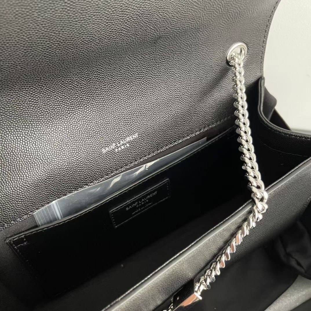 YSL kate medium chain bag in grain de poudre embossed leather 24cm กระเป๋าสะพายแบรนด์หรู รุ่นฮิตลอดกาล งานสวยดูดีมีระดับ ปั้มทุกจุด ขนาดกระทัดรัดกำลังดี มาพร้อมาสะพายโซ่ยาว เลื่อนปรับเป็น 2 แถว เพื่อสะพายเป็นสายสั้นได้ ด้านในโล่งกว้าง ใส่กระเป๋าสตางค์ใบยา