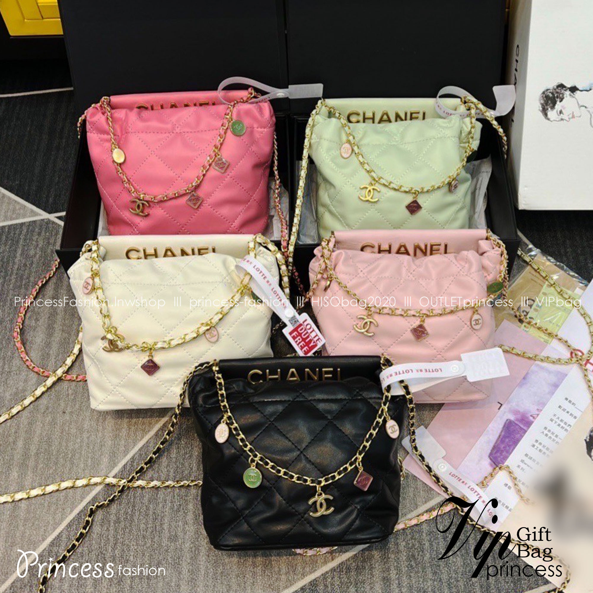 Chanel ss22 shopping tote / Chanel 23P mini bucket bag น่ารักมากๆ กับกระเป๋าสะพายไซส์มินิ ที่ปล่อยผ่านไม่ได้จริง ดีไซน์สายโซ่คล้องแขนตกแต่งอะไหล่ห้อยเพิ่มมูลค่า