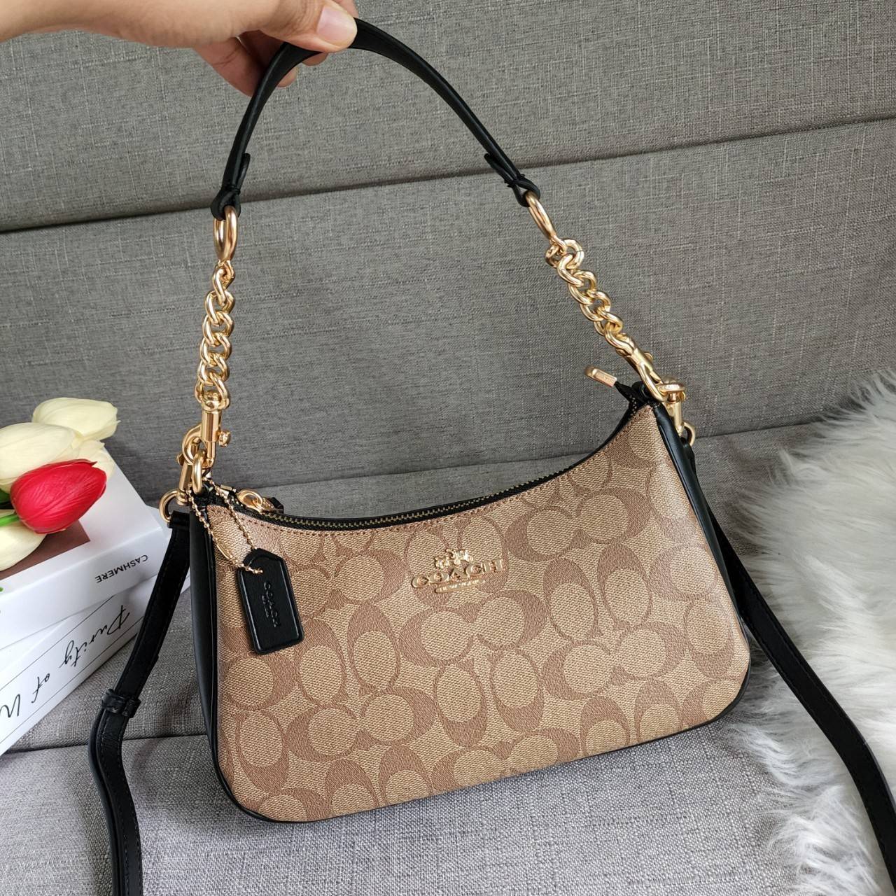 พร้อมส่งครบสี สวยทุกสีเลยค่า😘 ((CA173//CA209//CA548)) COACH TERI SHOULDER BAG 🔹กระเป๋าทรงพอช ในรูปแบบหนังแท้ หนังนิ่มสวยมากค่ะ