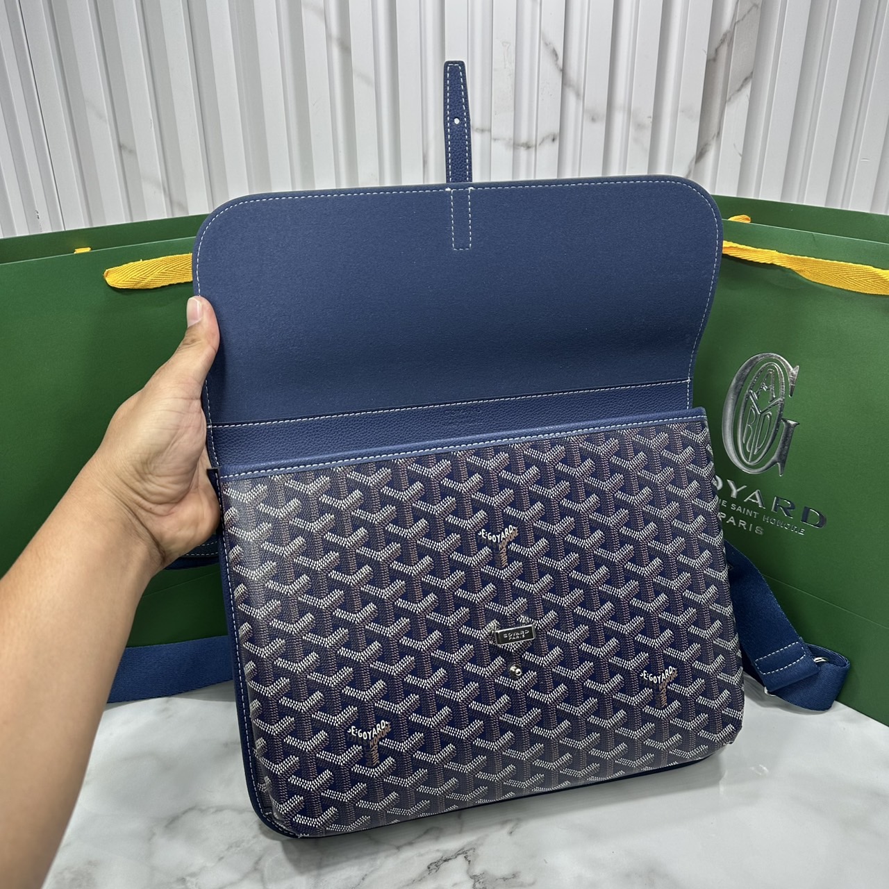ORI หนังแท้ | Goyard Coursier Messenger bag กระเป๋าแมสเซ็นเจอร์ดีไซน์ใหม่ กะทัดรัดใช้งานได้อย่างคล่องตัว เหมาะมากสำหรับสายสปอร์ต ที่สุดของความหรูตอบโจทย์การใช้งาน ใบจริงสวยงามตามรูปค่ะ