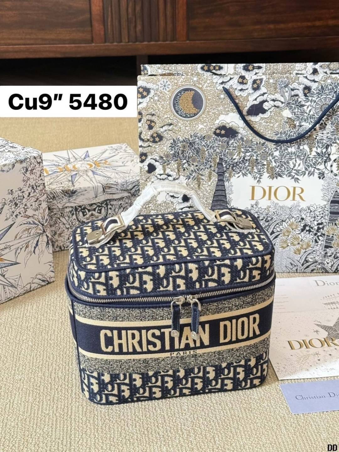 DIOR Travel Vanity Case กระเป๋าใส่เครื่องสำอางค์ไซส์ยอดนิยม ทรงกล่องสวยสามารถใช้เป็น everyday bag ได้ทุกวัน