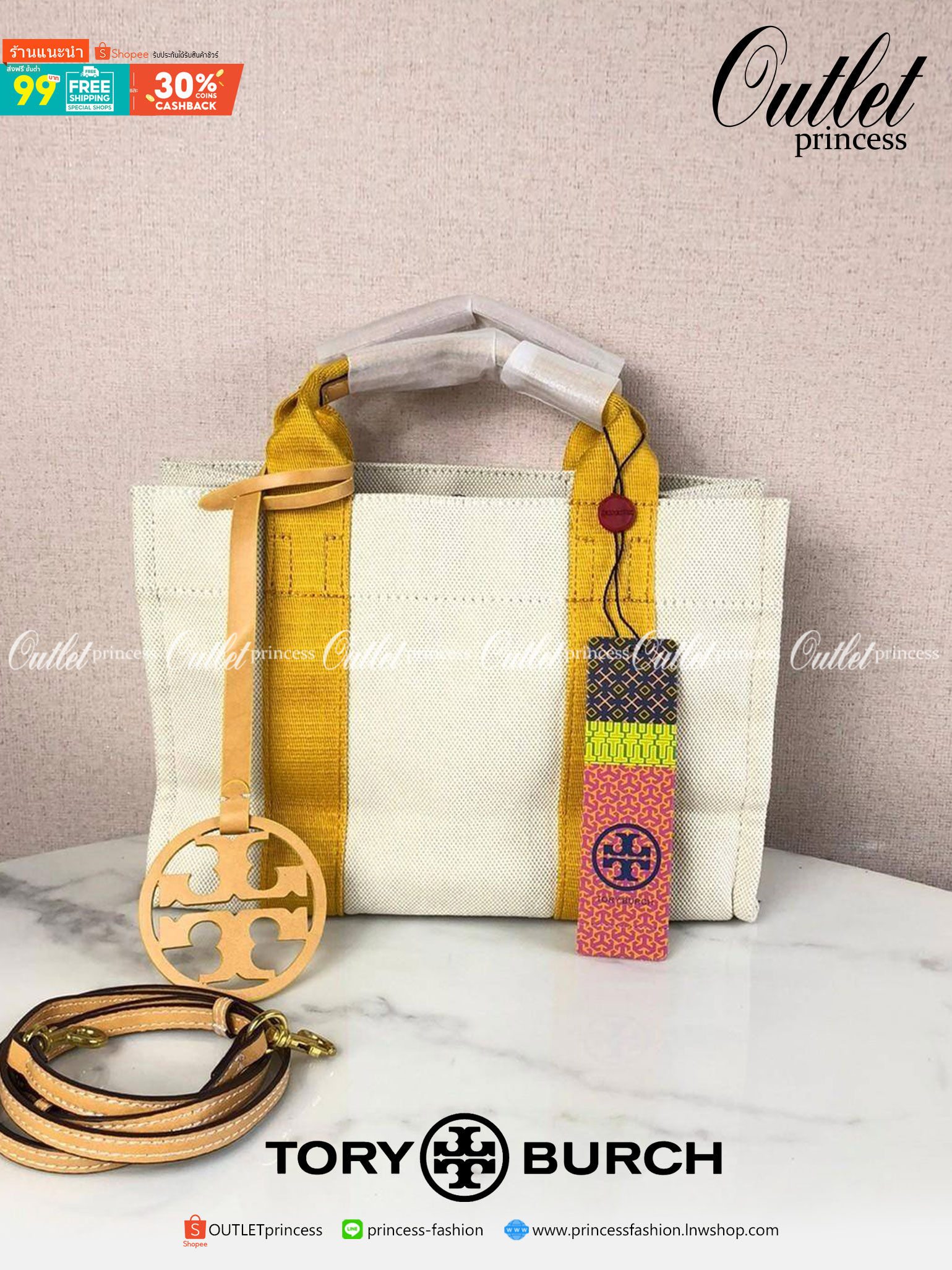 กระเป๋าถือ หรือสะพาย TORY BURCH เปิด - ปิดกระเป๋าด้วยกระดุม ด้านในมีช่องซิป 1 ช่อง และช่องใส่ของ 1 ช่อง มาพร้อมสายสะพาย สามารถถอดและปรับได้ 3 ระดับ