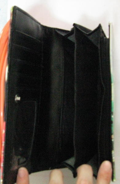 กระเป๋าสตางค์สีแดงลายการ์ตูนเกาหลีค่ะ