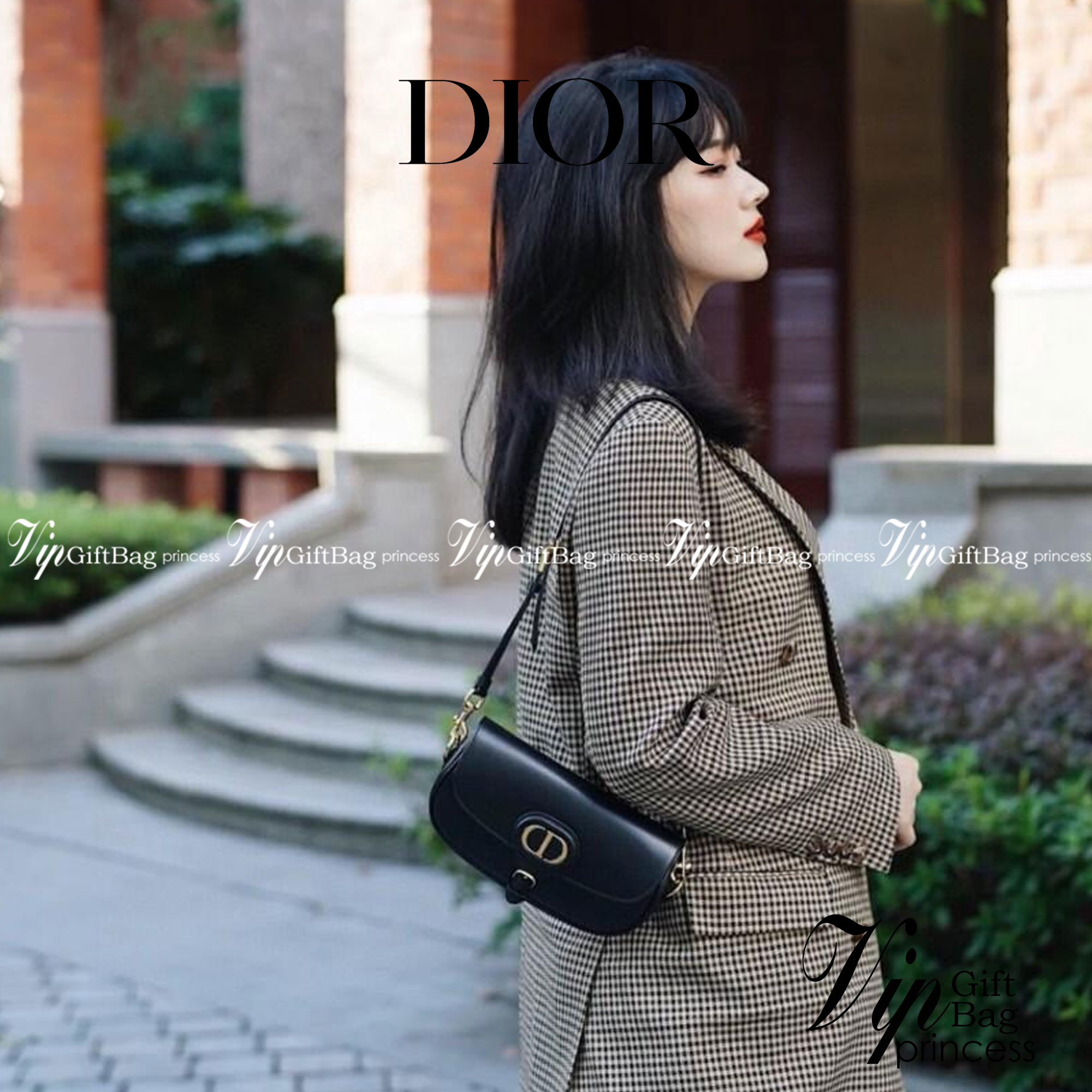 หนังแท้ DIOR BOBBY EAST-WEST BAG พร้อมส่งที่ไทย งานหนังแท้ทั้งใบเกรดออริจินอล ภาพสินค้าถ่ายจากงานขายจริง ใช้งานต่างประเทศได้ รุ่นใหม่ในฤดูกาลนี้ เพิ่มความทันสมัยให้กับซิลลูเอทของ Hobo ผ่านเส้นสายที่สง่างามและสัดส่วนที่กลมกลืนกัน สไตล์หนังลูกวัว โดดเด่นด้ว