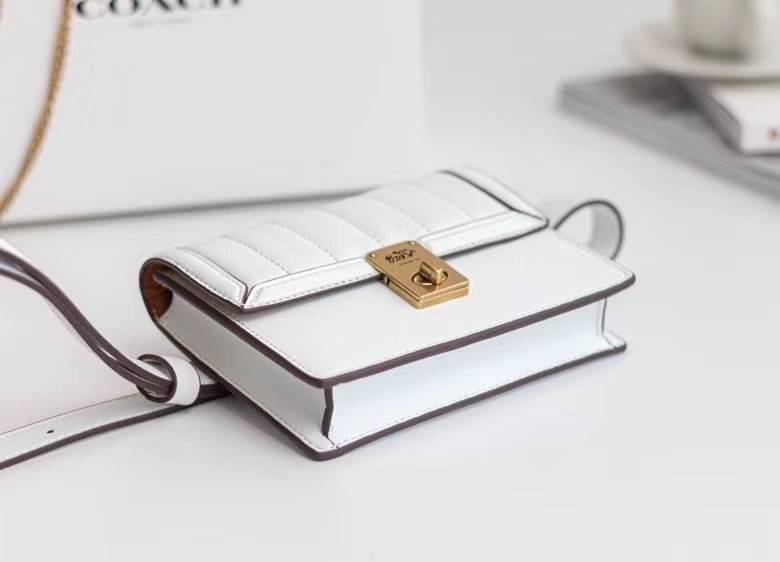 ของแท้ 💯% Coach Hutton Belt Bag In Colorblock ใช้งานได้หลากหลาย สะพายและคาดเอว งานหนังแท้ เก๋มากค่า