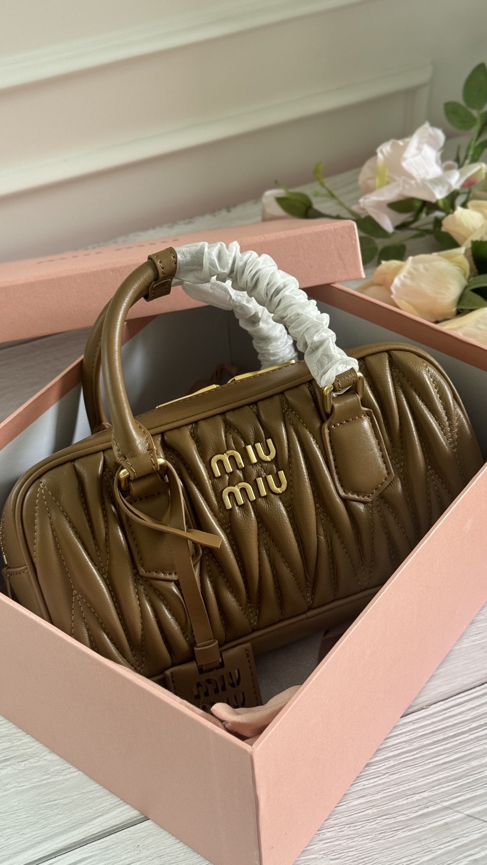 MIU MIU Arcadie Matelassé nappa leather bag 24cm กระเป๋าถือสะพาย luxurious เกรดออริ ท็อป 1:1 เกรดงานปราณีตละเอียด หนังสวย เกรดดีสุด ใช้งานต่างประเทศได้