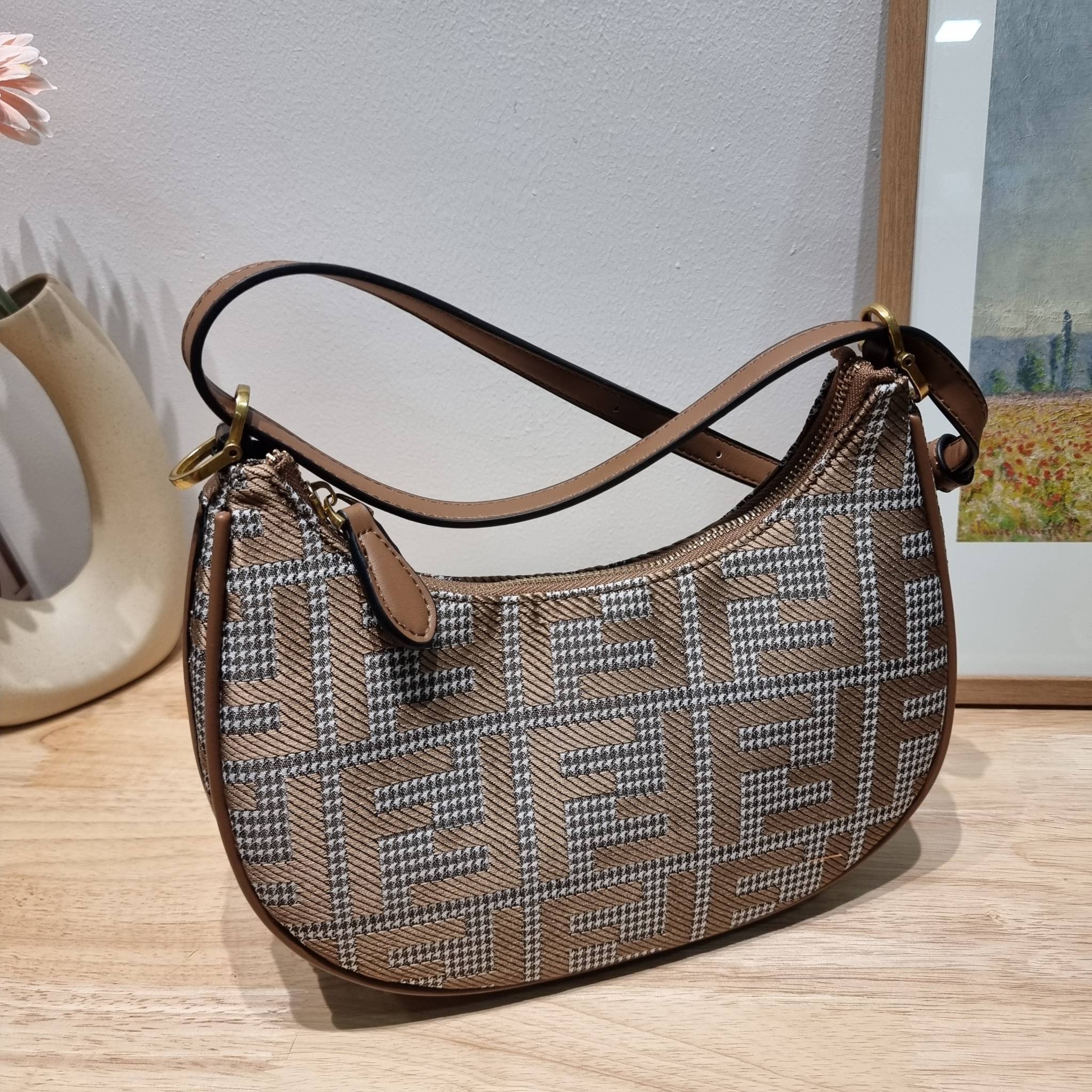Fendigraphy Small FF fabric bag / FENDI HOBO / FENDI MONOGRAM CROSSBODY HOBO BAG กระเป๋าสะพายข้างใหม่ล่าสุด ดีไซน์ลวดลายรอบใบ มี texture โดดเด่นน่าใช้ ดูหรูและคลาสสิคในตัว