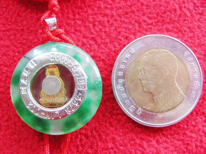 สินค้าหมดค่ะ สร้อยคอจี้หยกเจ้าแม่กวนอิมองค์สีทองปางถือขวดน้ำทิพย์(เสริมดวงคนเกิดราศีมังกร,ปีมะโรง,ปีมะเส็ง)แบบ2ค่ะ