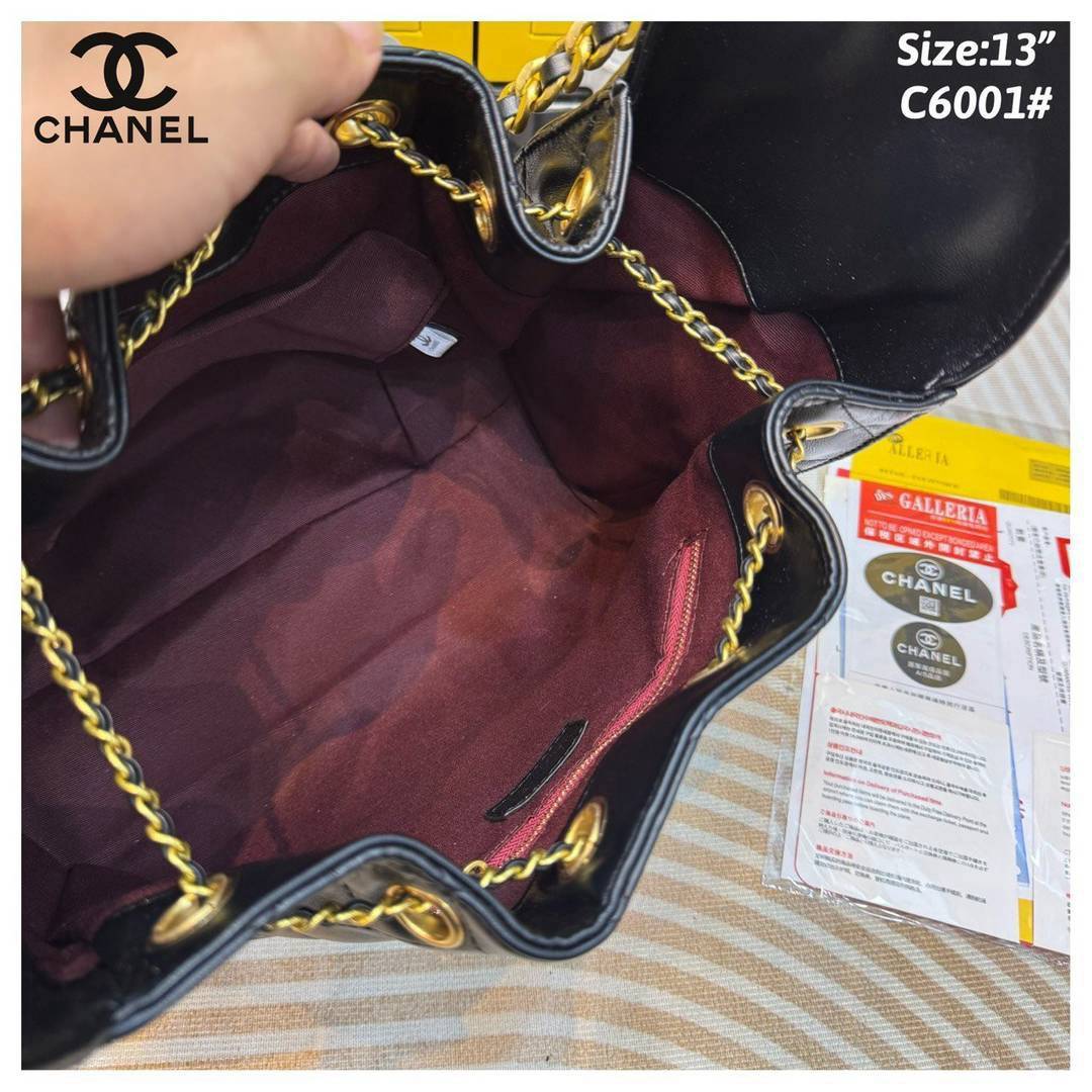 CHANEL 25 Small Handbag กระเป๋าสะพายทรงโฮโบ คอลใหม่ล่าสุด ต้อนรับฤดูกาล SPRING-SUMMER 2025 รูปทรงใช้งานได้จริง จุของได้ ถือเก๋ๆ เอวี่เดย์ลุค บอกเลยว่าดีไซน์เก๋มาก