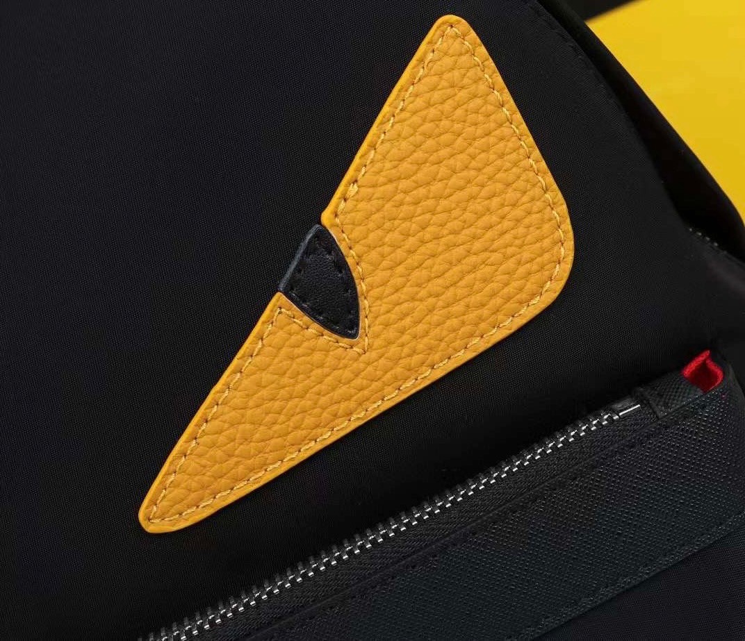 FENDI monster backpack เกรดออริจินอล FENDI Unisex Calfskin Nylon Logo Backpack กระเป๋าเป้เฟนดิ รุ่นยอดนิยมเอกลักษณ์แบรนด์ จุของได้เยอะ ใช้ได้ทั้งชายหญิง พกใบนี้ใบเดียวเอาอยู่ เป็นหนึ่งคอลเลคชั่นเด็ดที่สุดแห่งปีเลยจ้า
