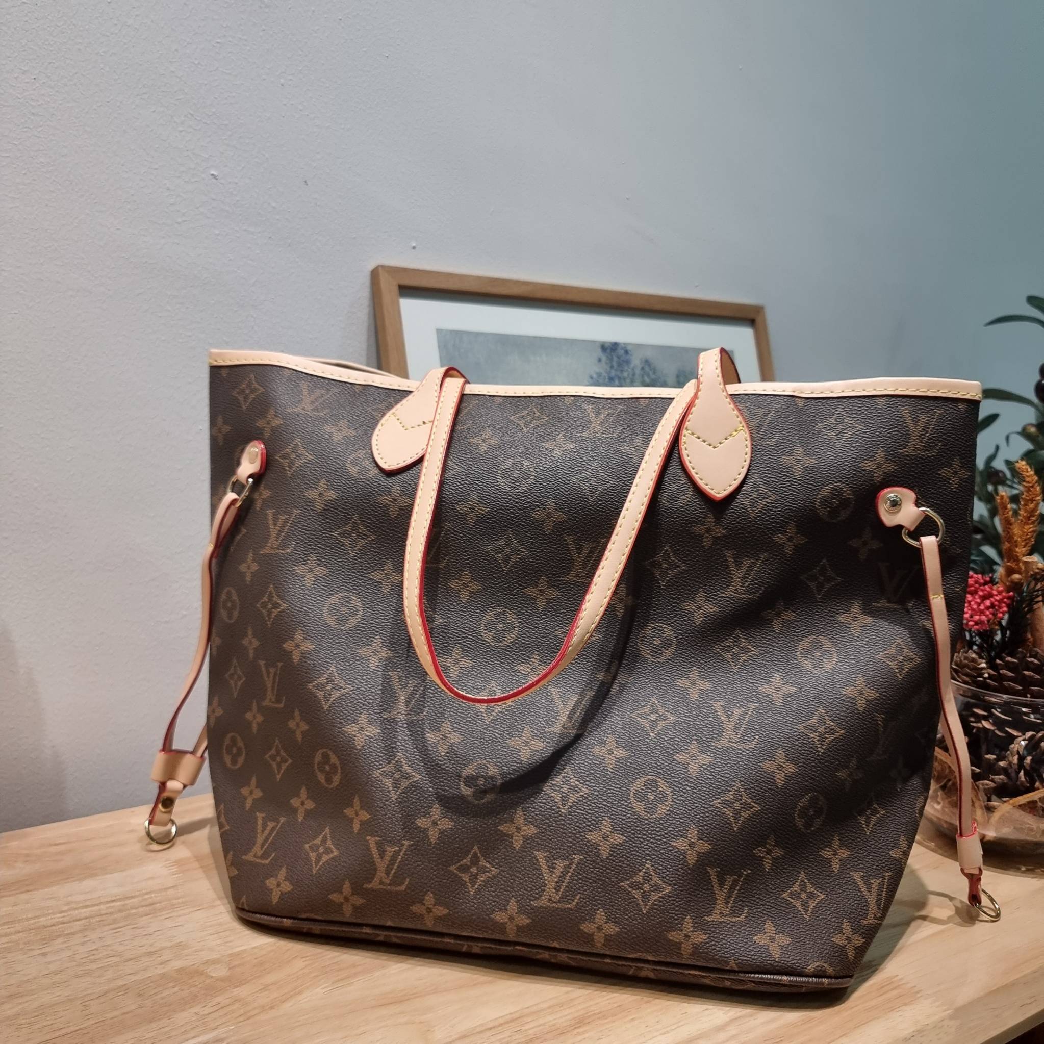 LV Neverfull Monogram / LV 2IN1 TOTE SET กระเป๋าสะพายไหล่ใบใหญ่ทรง tote มาพร้อมใบลูก คลาสสิคที่สุด เป็นอีกรุ่นที่มีคนใช้กันทั่วบ้านทั่วเมือง ฮิตแบบไม่ต้องพูดเยอะ