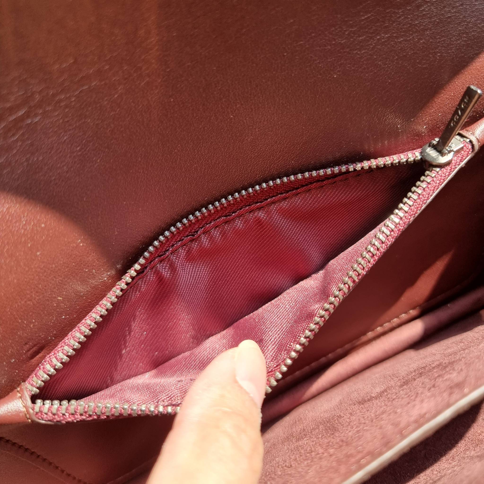 OUTLET 】COACH 88343 CAMILLE CROSSBODY WITH HORSE AND CARRIAGE PRINT AND ARCHIVE PATCH คอลเลคชั่นหายาก ที่สาวๆตั้งตารอ!! ด้วยดีไซน์ลุคผู้ดี ตกแต่งลวดลายออกมาดูโดดเด่น กับกระเป๋าสะพายที่ปรับใช้ได้หลายหลายสไตล์ สะพายไหล่สายคู่ สะพายข้างสายเดี่ยว หรือจะเอาสาย