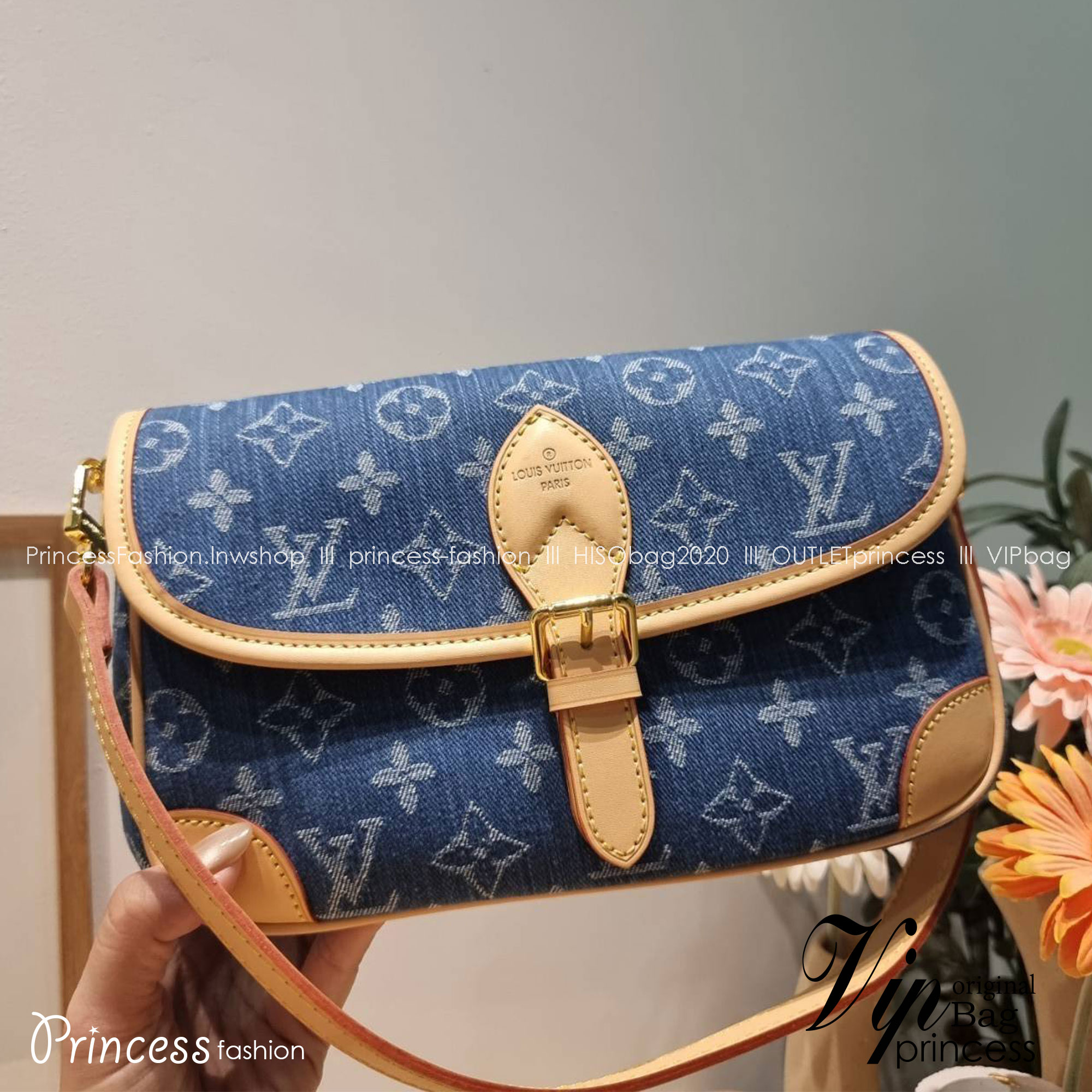 LV diane monogram denim bag กระเป๋ามัลติฟังก์ชั่น ดีไซน์ใหม่ ออกมาได้น่ารักน่าใช้มากๆ สียีนส์สวยมีเสน่ห์ มีสายมาให้ถึง 2 แบบ สายหนังคล้องไหล่ได้ ปรับสะพายข้างได้ และสายสปอร์ตครอสบอดี้ได้