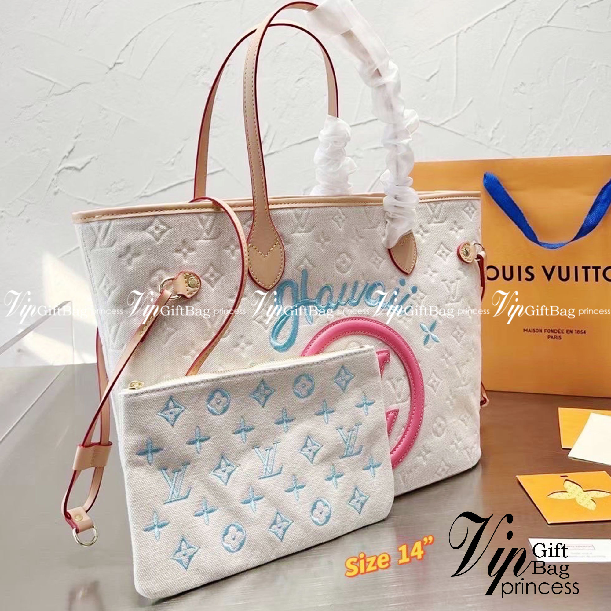 LV Tote Bag / LV Hawaii Summer Bag กระเป๋าสะพายทรงโท้ท มาพร้อมใบเล็กน่ารัก วัสดุหนังแคนวาสปั้มลายโมโนแกรม รุ่นลิมิเตด ฮอตสุดเเล้วซิส ได้ทุกลุค เกรดงานสวย น่ารักมากๆ งานชนชอป ใช้ได้ Everyday Look เลยค่า