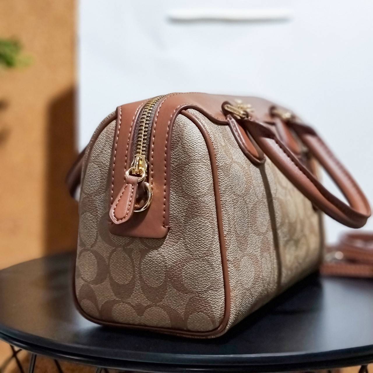 OUTLET ของแท้ 💯% 】COACH F32203 MINI BENNETT SATCHEL IN SIGNATURE CANVAS กลับมาอีกครั้ง!! กับกระเป๋าทรงหมอนยอดฮิต 🥳 มีกี่สีก็ขายหมด วัสดุหนังแคนวาสเคลือบลาย ทรงสวยใช้งานได้ทุกโอกาส