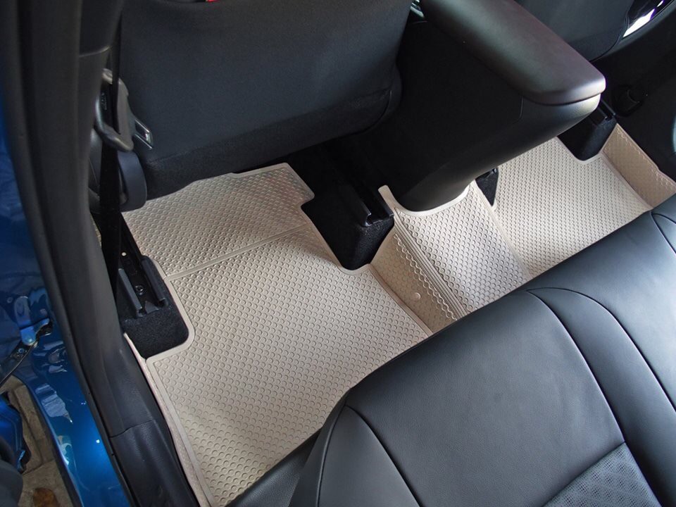 พรมปูพื้นรถยนต์ TOYOTA C-HR ลายรังผึ้งรีดขอบ สีเทา เต็มคัน