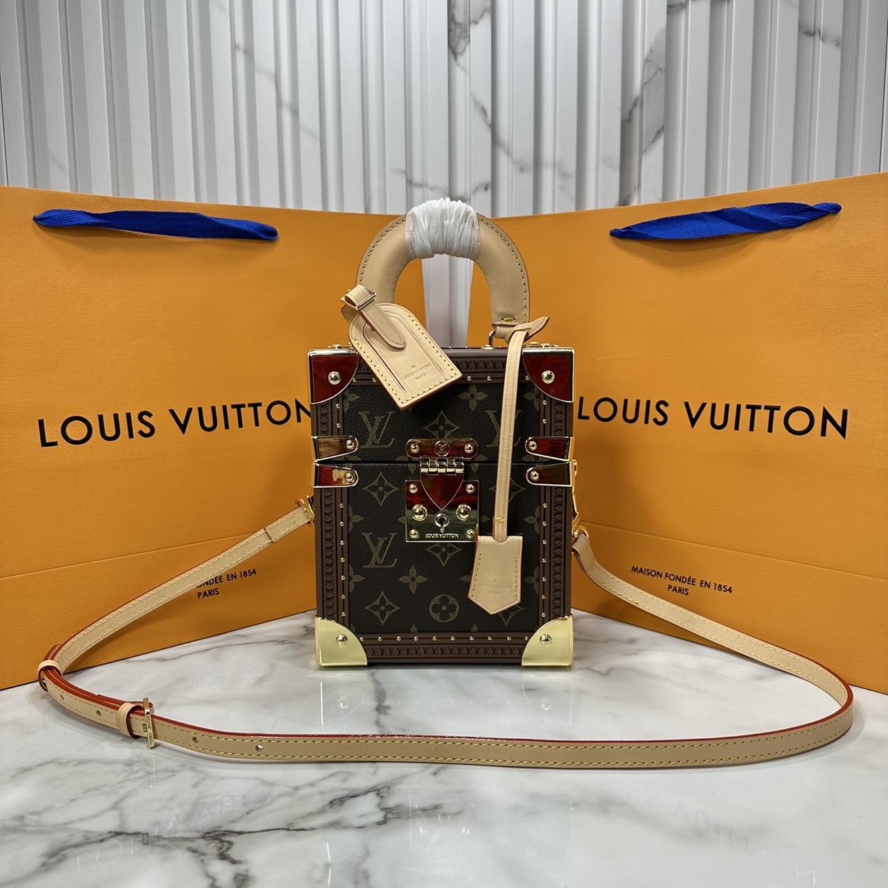 ORI หนังแท้ | LV Camera Box S-lock Monogram canvas กระเป๋าสะพายทรงกล่องดีไซน์ขนาดเล็กพกพาสนุก คอลเลกชัน Fall-Winter 2022 เปี่ยมไปด้วยพลังและหรูหรา