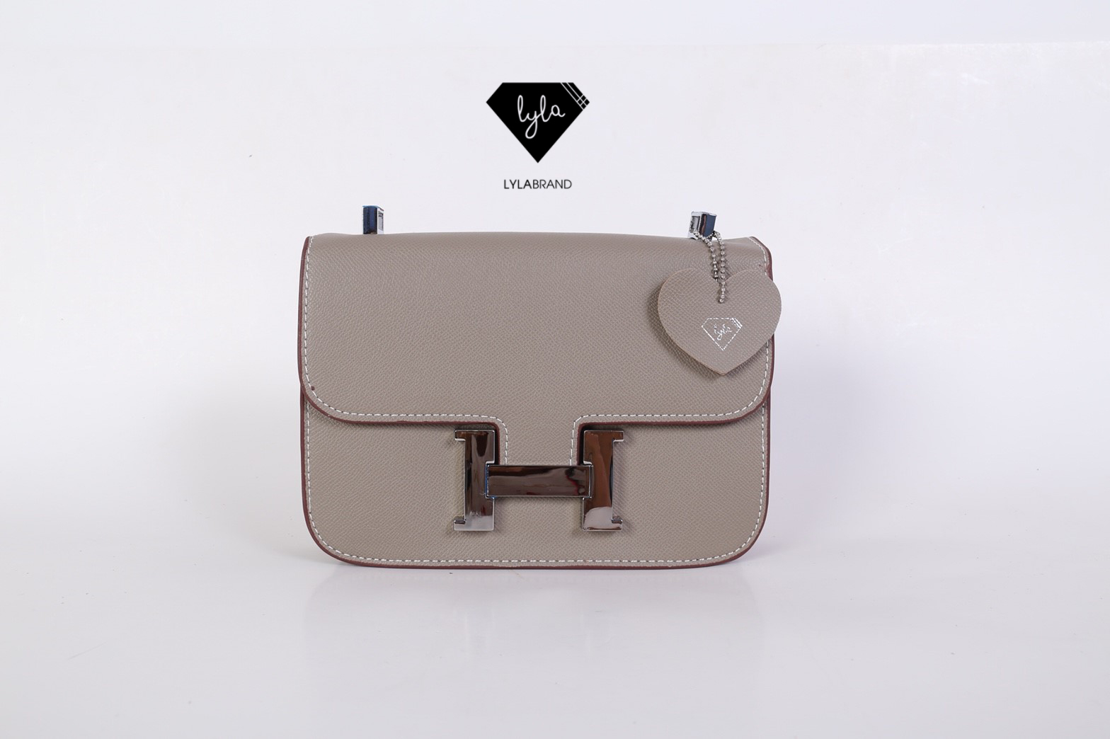 LYLABRAND🔔 Constance Size 23 Cm / Epsom ✨PU top premium นะคะ หนังดีเลอค่าน่าสอยมากกก บอกคำเดียวเลยว่าเด็ดสุด !! เหมือนหนังแท้เบอสุดค่ะคูณผู้หญิง ลูกค้าเก่าน่าจะทราบกันดีอยู่แล้วว่าคุณภาพของร้านนี้ต้องมาเป็นอันดับหนึ่งเท่านั้น อิอิ มีสายยาวส