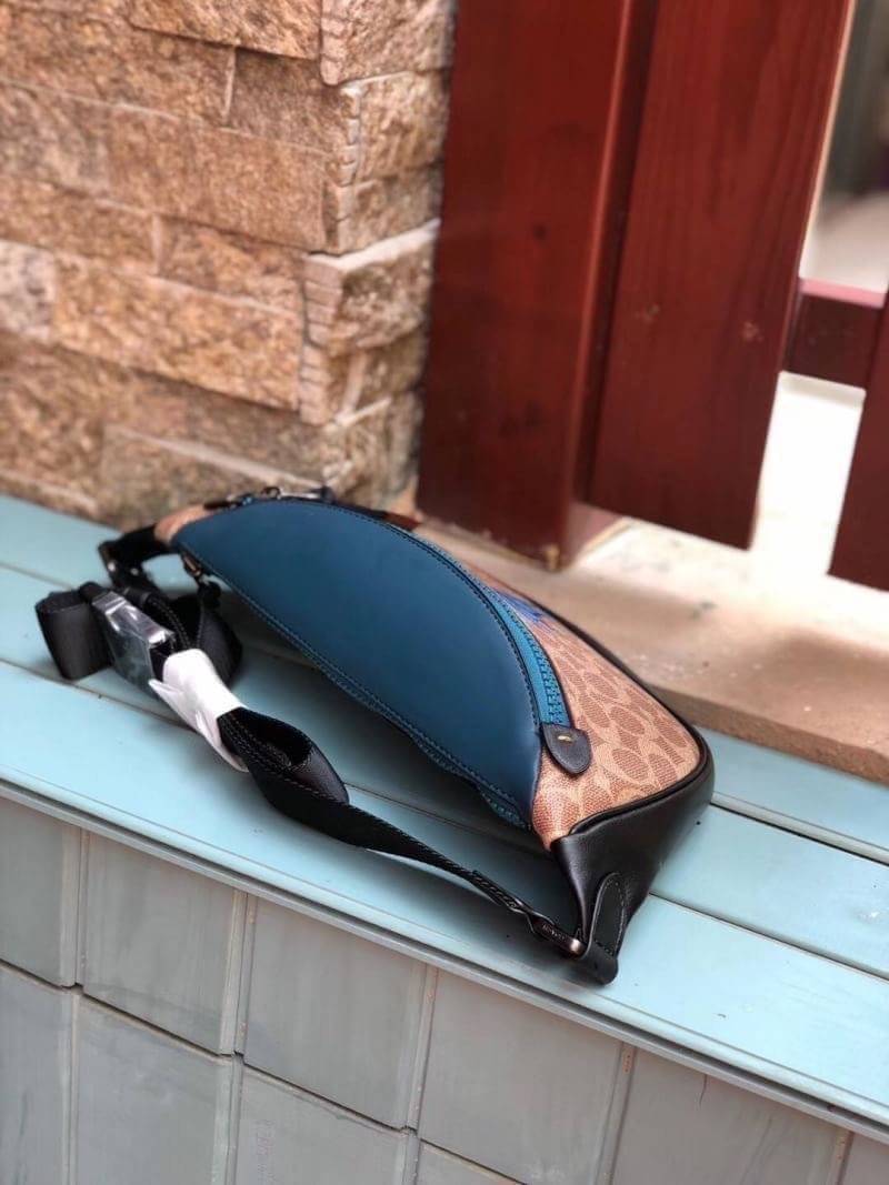 OUTTLET 】COACH RIVINGTON BELT BAG IN SIGNATURE CANVAS WITH REXY BY ZHU JINGYI