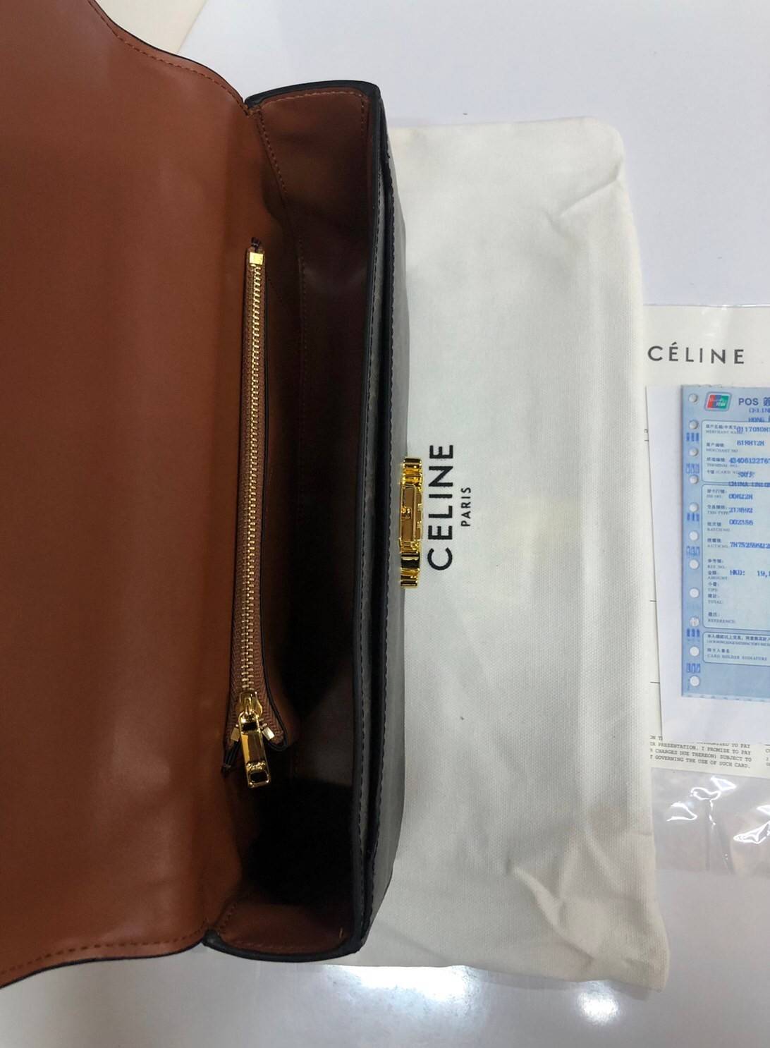 หนังแท้ CELINE TRIOMPHE CHAIN SHOULDER BAG INTRODUCING THE NEW CELINE BAG / CELINE CHAIN BAG TRIOMPHE IN SHINY CALFSKIN CELINE WOMEN WINTER 21 ก็ปังๆ ยาวๆ ไปเลยสิค่ะ งานหนังแท้ทั้งใบสวยหรู สวยมากกก เก๋มาก ต้องมีแล้วค่าา แบบใหม่ล่าสุด งานพึ่งเข้ามาน้อยน้าา