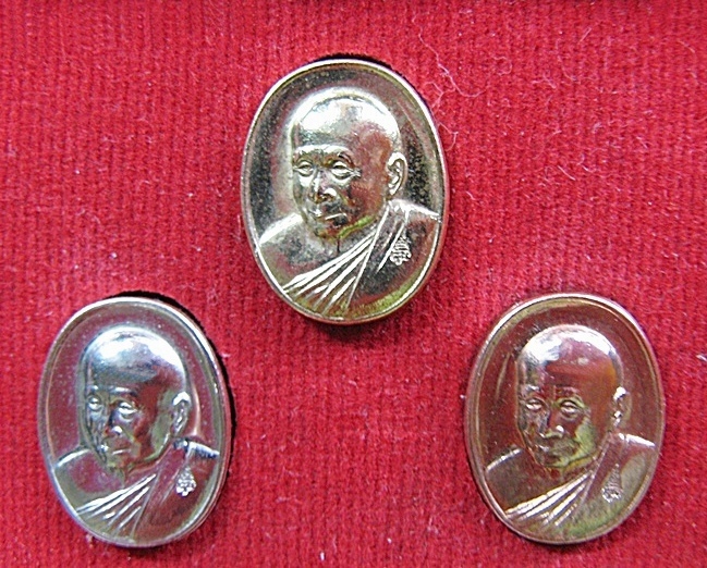 สินค้าหมดค่ะ ชุด3เหรียญเม็ดแตงพระรูปเหมือนสมเด็จพระสังฆราช100ปี เนื้อชุบเงิน-ทอง-นาคขัดเงาพร้อมกล่องเดิมค่ะ