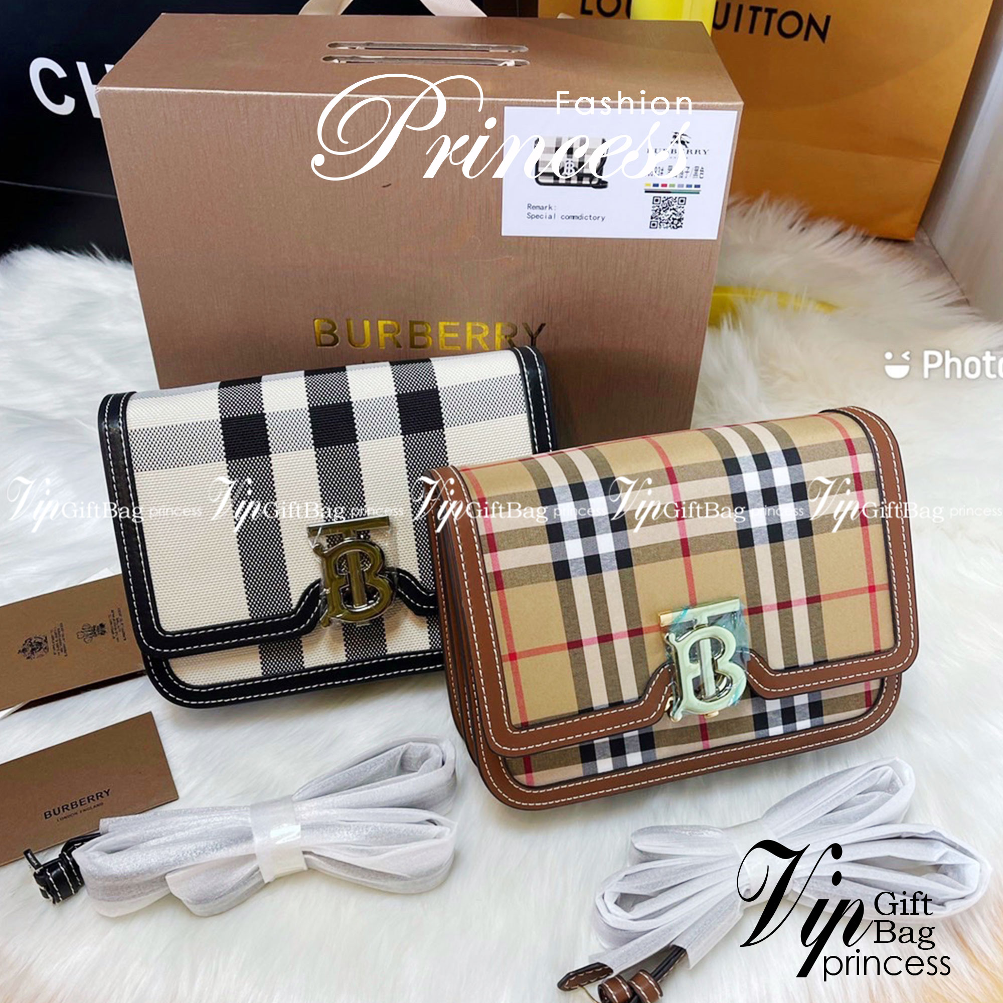 BURBERRY FRAGRANCES LEATHER CROSSBODY BAG / BB Shoulder Bag กระเป๋าสะพาย ทรงกล่อง เปิดหน้า อะไหล่ทอง สายสะพายยาวแบบครอสบอดี้ ได้ทุกลุค เกรดงานสวย.น่ารักมากๆ งานชนชอป ใช้ได้ Everyday Look เลยค่า