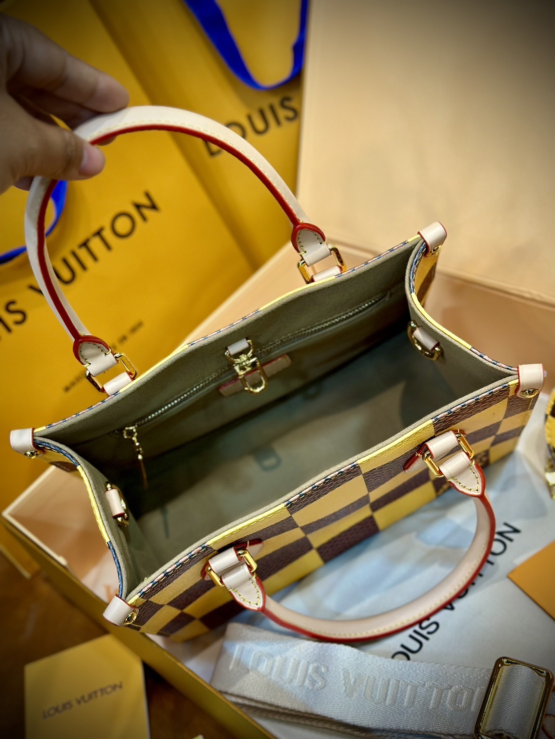 LV Onthego Bandoulière / LV Tote Bag กระเป๋าทรงโท้ทลายใหม่ สวยงามหรูหรา โดดเด่นสะดุดตา จุของได้เยอะ เกรดออริ