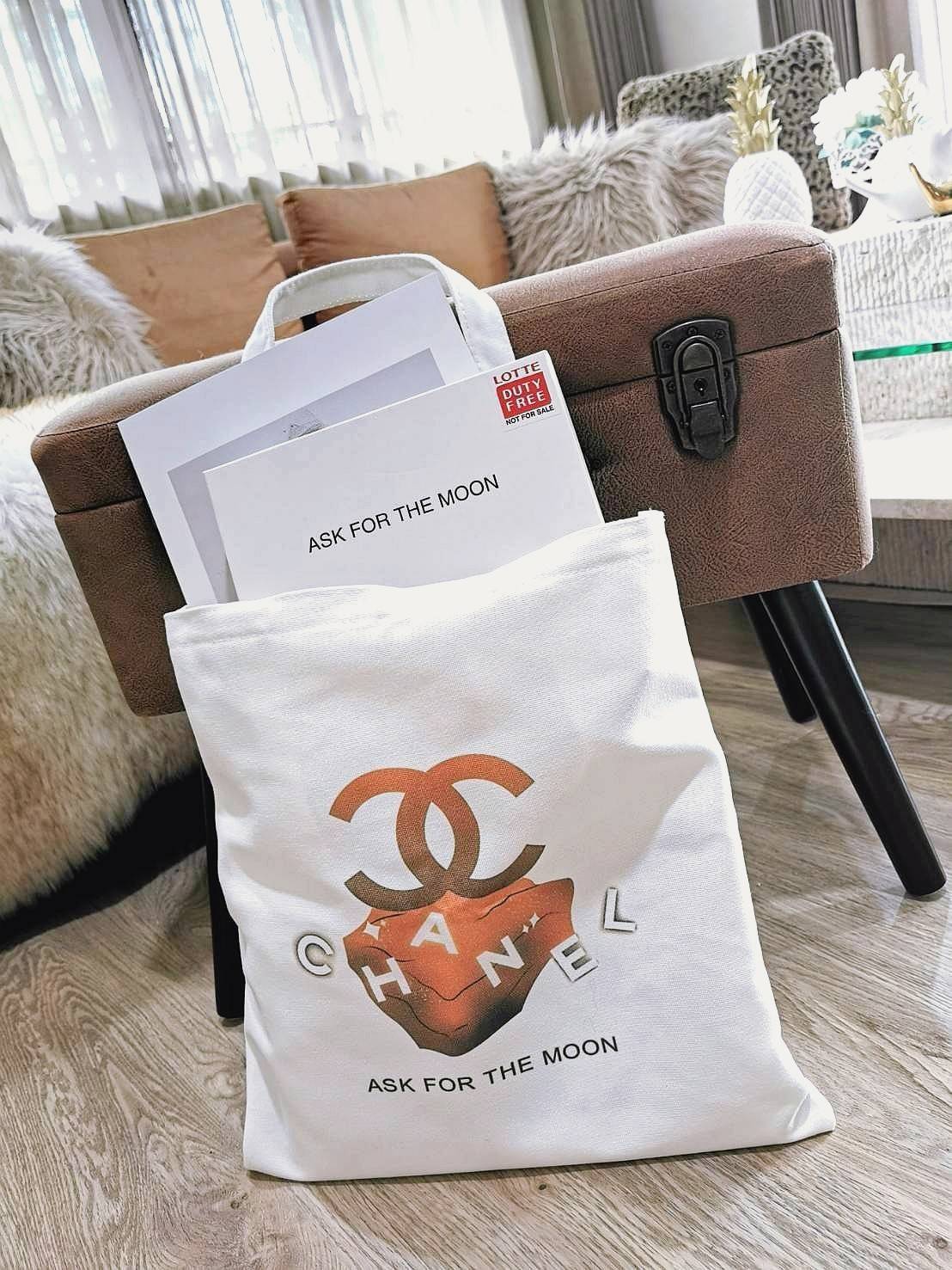 Chanel Canvas Shopping Bag VIP Gift With Purchase (Event-GWP) พรีเมี่ยมกิ๊ฟรุ่นใหม่ล่าสุดคอลเลคชั่น Chanel Nº5 Holiday "Ask for the moon" จาก Chanel Perfume Counter Duty Free ขนาดใหญ่กำลังดีวัสดุ Canvas เนื้อหนาสกรีนแบรนด์ทั้ง2ด้านอย่างดี จุของไ