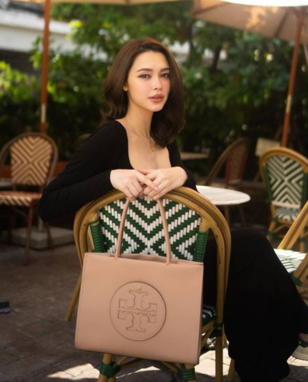 TORY BURCH ECO ELLA TOTE BAG / TORY TOTE BAG พร้อมส่ง 3 สี กระเป๋าสะพายทรงโท้ท ขนาดกำลังสวย จุของได้เต็มที่ รูปทรงคลาสสิคชวนใช้ โดดเด่นด้วย patch โลโก้ คอลเลคชั่นน้องใหม่ ส่งมาให้สาวๆได้ใจฟูอีกหนึ่งไอเท็ม