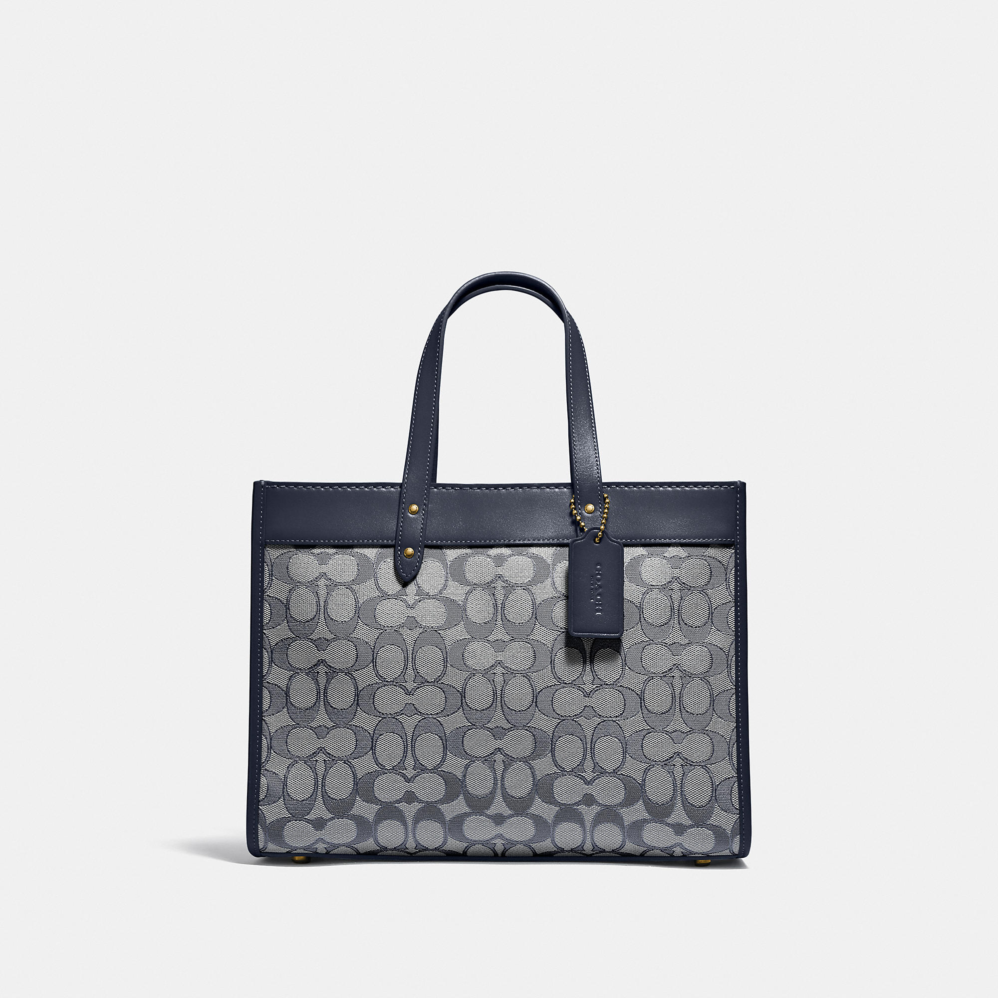 สวยๆ เคลียสต๊อค มีไม่มากจร้าา! COACH TOTE FIELD JACQUARD BAG ((C3282)) กระเป๋าหิ้ว//สะพายข้าง JacquardลายC+หนังแท้ สวยงามลงตัวมากๆค่ะ ปากกระเป๋าเปิดปิดแบบกระดุมแม่เหล็ก ภายในกว้าง สาวๆทีาสัมภาระเยอะบอกเลยเหมาะมากค่ะ