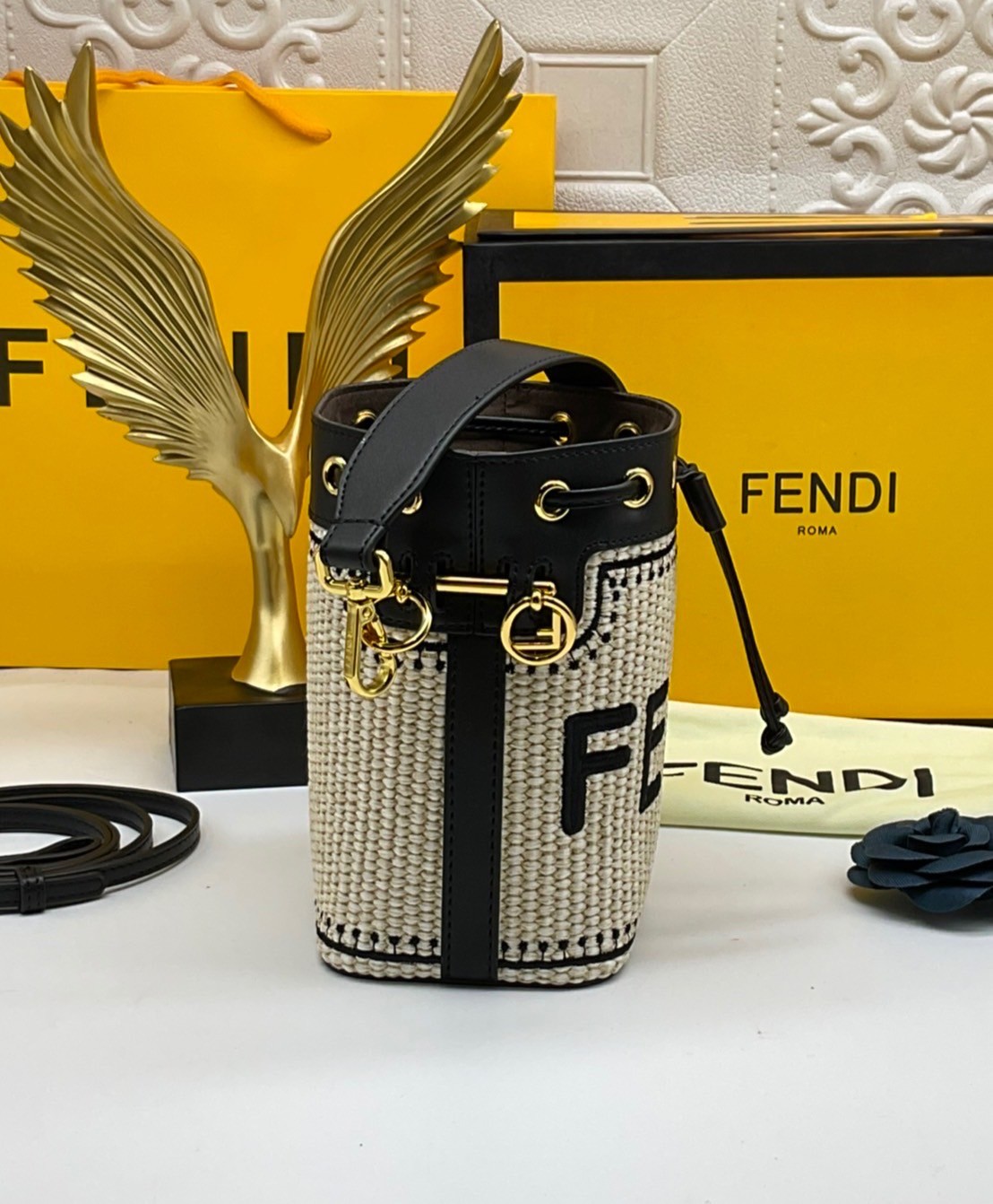 FENDI Mon Tresor Beige and black straw mini bag / Mon Tresor bucket bag made of natural-coloured woven straw with a moss-stitch effect, with black straw Fendi lettering. กระเป๋าสะพายทรงบัคเก็ตมินิน่ารัก อะไหล่ปั้มแบรนด์สีทอง Rare items เด็ดๆแบบนี้ห้ามพลาด