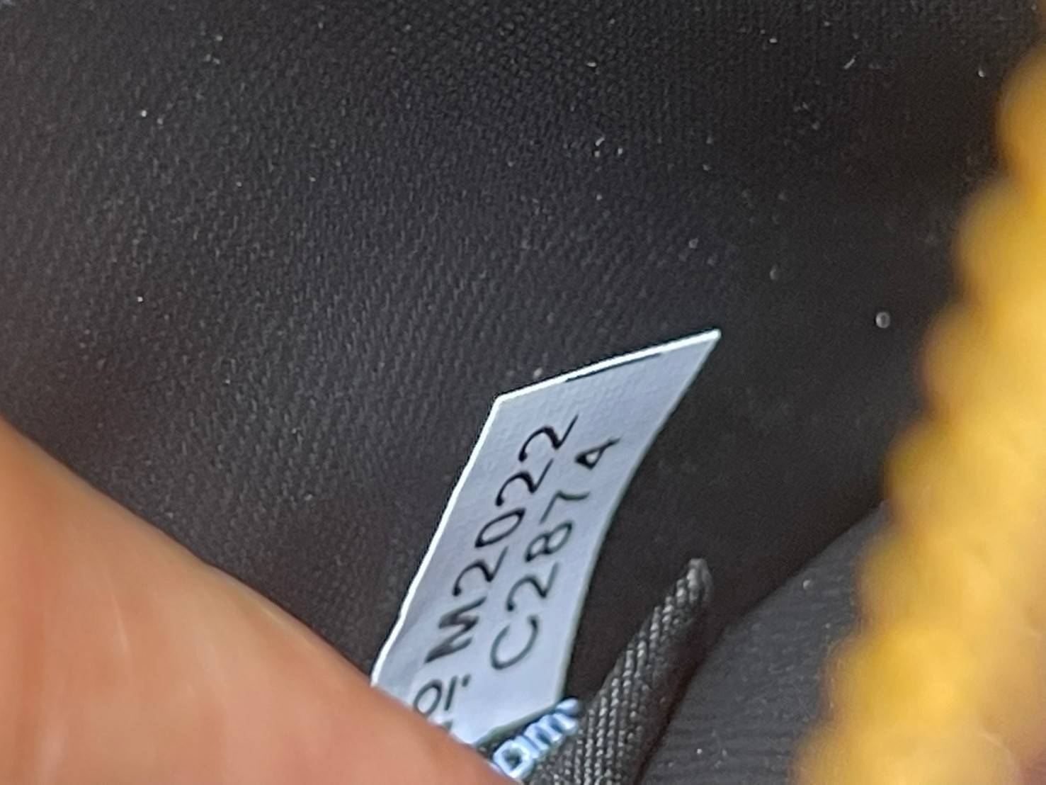 COACH Tech Phone Wallet In Colorblock Signature Canvas (COACH C2874) อีกหนึ่ง collection ของกระเป๋าสตางค์ที่ดีไซน์ทันสมัยให้ใช้งานได้แบบครบครัน เป็นกระเป๋าสตางค์ ที่มีช่องสำหรับใส่โทรศัพท์มือถือ ธนบัตร เหรียญ และบัตรต่าง ๆ ใช้งานแบบ2ด้าน เพิ่มความสะดวกสบา