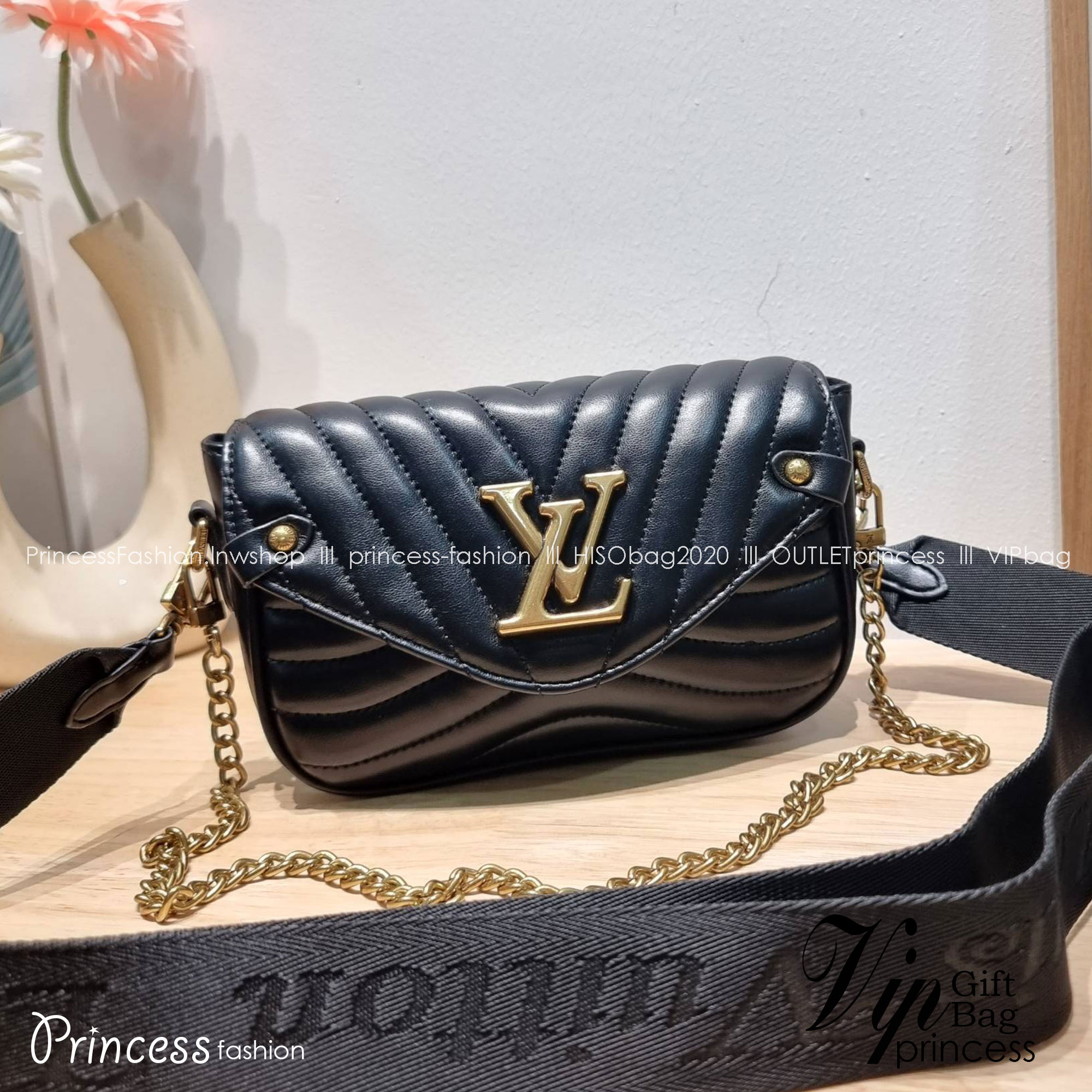 LV new wave pochette multi bag กระเป๋าสะพายมัลติฟังก์ชั่น มาพร้อม box set รับรองว่าดีงาม ลูกเล่นคลาสสิคผสานความวินเทจ มีสายสะพายให้ 2 เส้น และกระเป๋าใบลูก เล็กน่ารัก