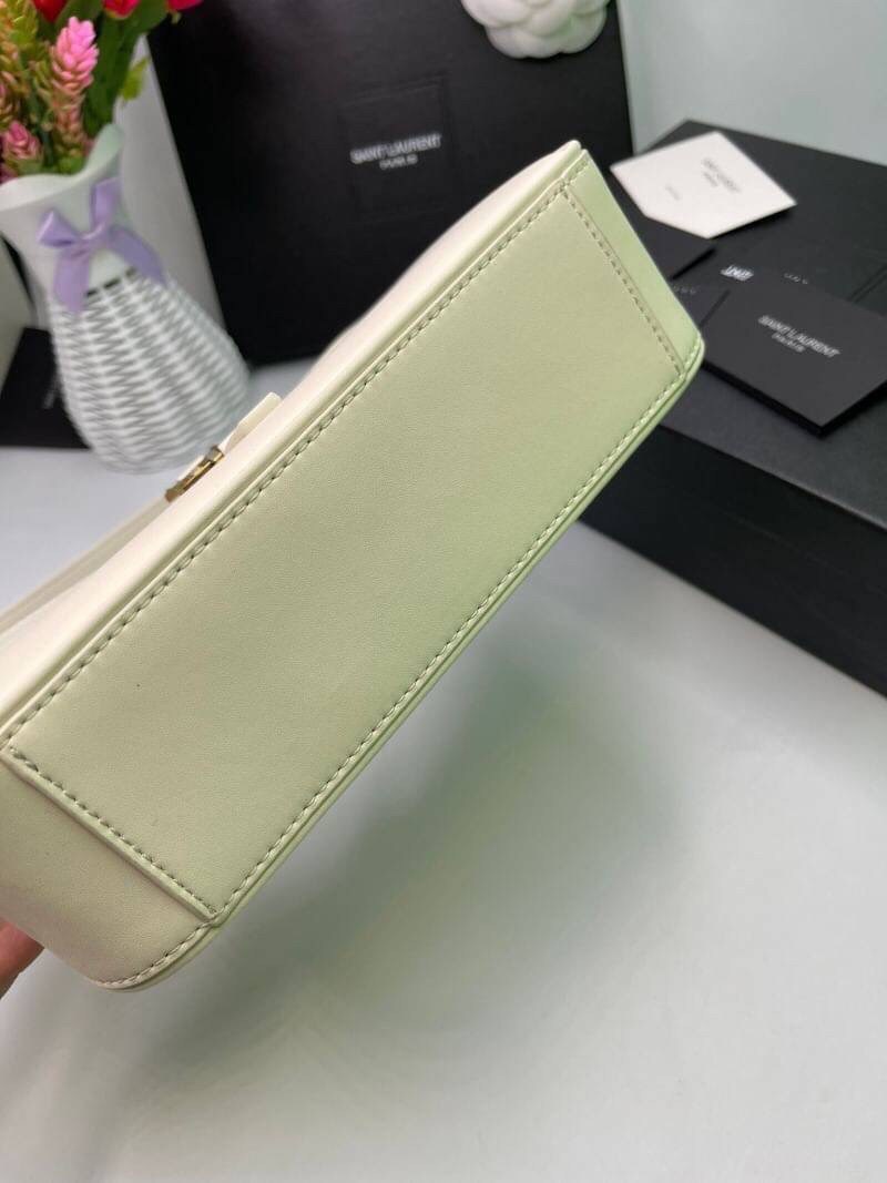 3สี VIP GIFT 】หนังแท้ Saint Laurent Le 5 à 7 Leather Hobo Bag รุ่นยอดนิยม รุ่นหายาก รุ่นที่สาวๆตามหา ใบนี้เลย!! สวยหรู กระเป๋าสะพายไหล่ ดีไซน์อยู่ทรง คลาสสิคแฝงความหรูด้วยโลโก้สีทองอร่ามโดดเด่น วัสดุหนังเรียบ สาวๆที่รออยู่ต้องรีบจัด รีบมีเป็นของตัวเองกันน