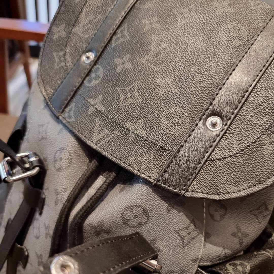 LV Christopher PM Monogram Eclipse Reverse เป้สะพายหลังใบใหญ่ LV MONOGRAM BACKPACK ที่หนุ่มๆตามหากันมากที่สุด LONG WEEKEND กระเป๋าใบใหญ่ต้องมี!! รุ่นสุดฮอต!! ด้วยรูปทรงที่คลาสสิค สไตล์เอกลักษณ์ วัสดุหนังแคนวาส ทนทาน